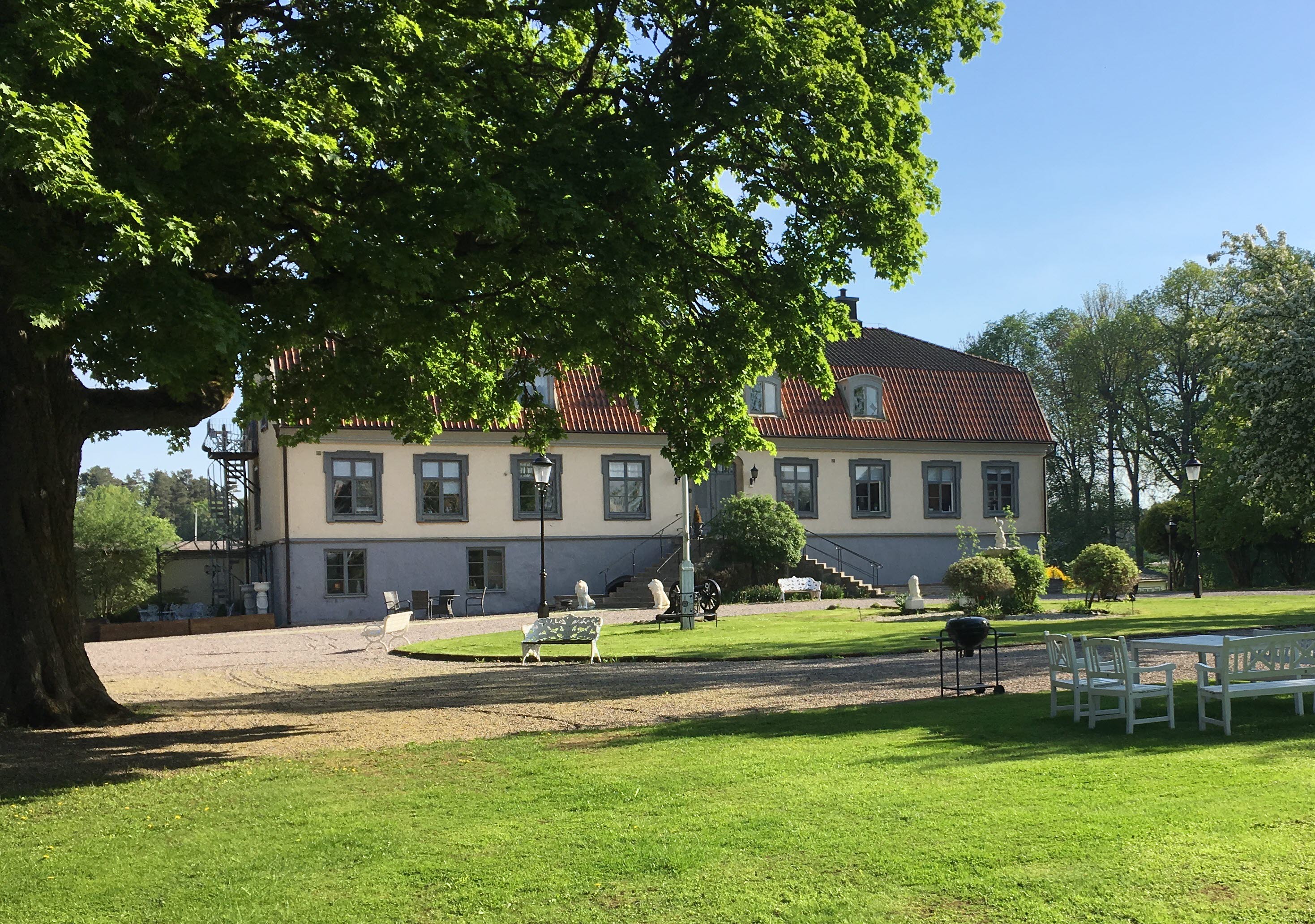 Manor house surrounded by trees.