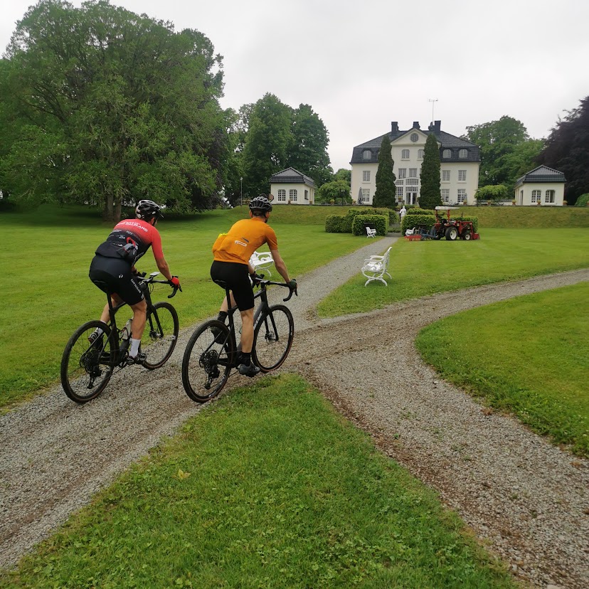 Cyklists at Baldersnäs Herrgård / Mansion - The Dalsland Experience