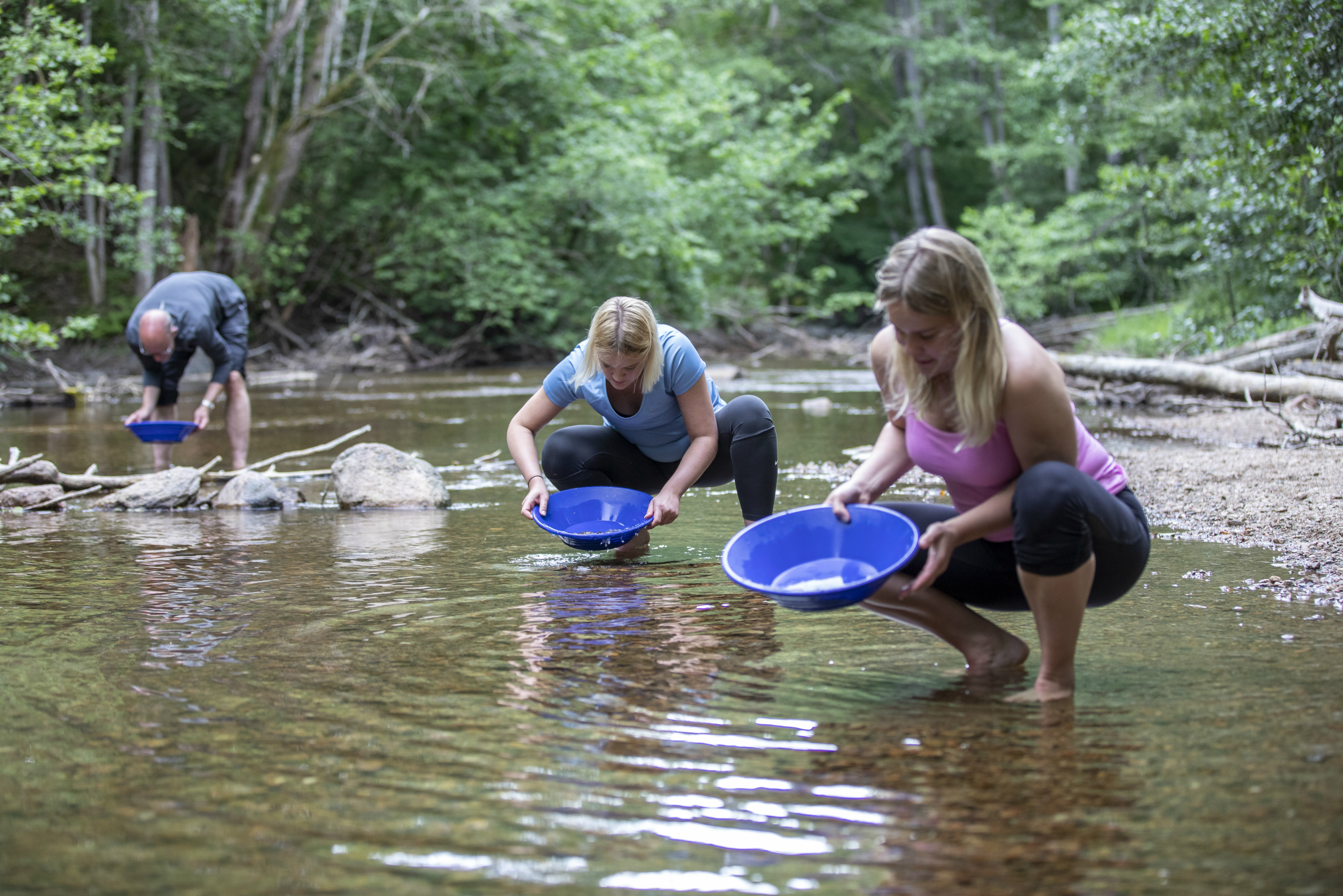 Gold washing at Dalslandsaktiviteter.
