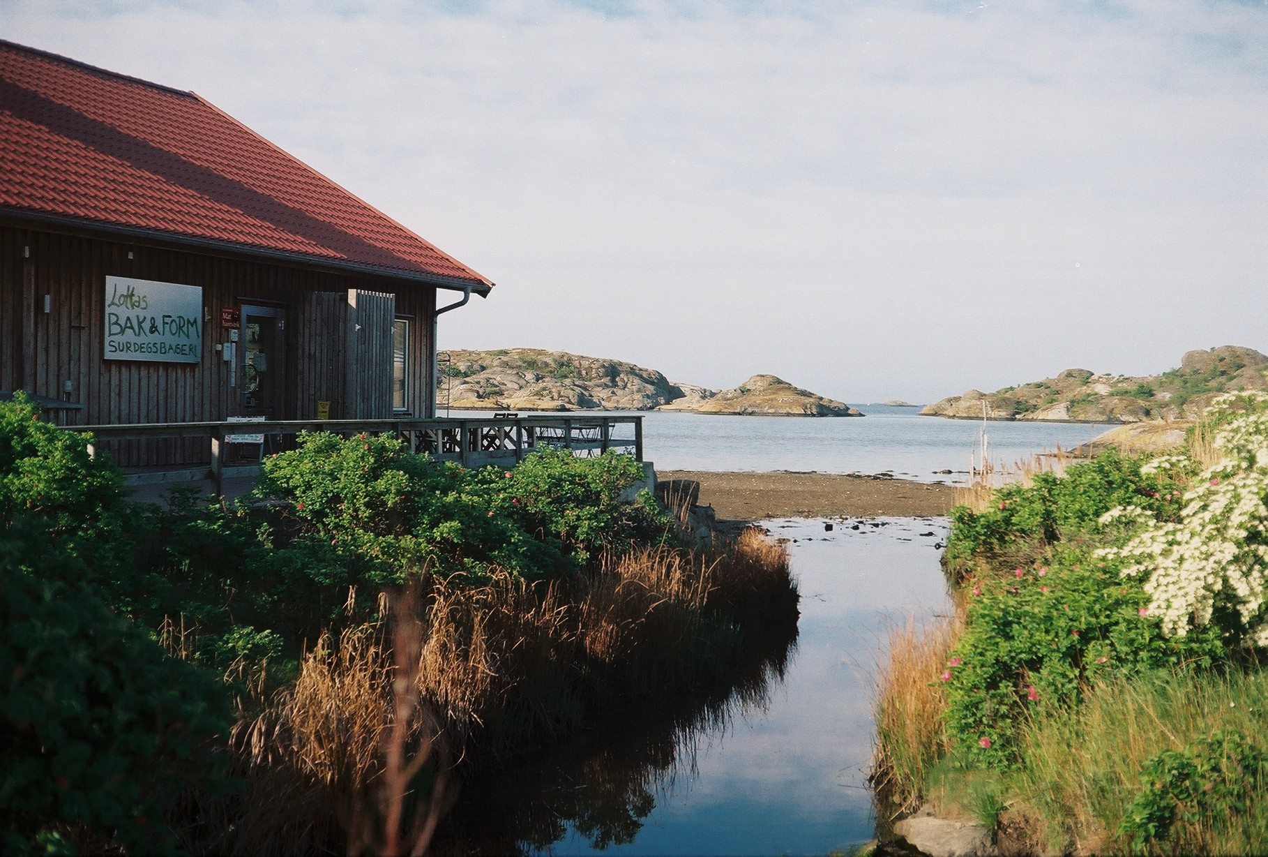Exteriören mot havet hos Lottas Bak&Form Surdegsbageri