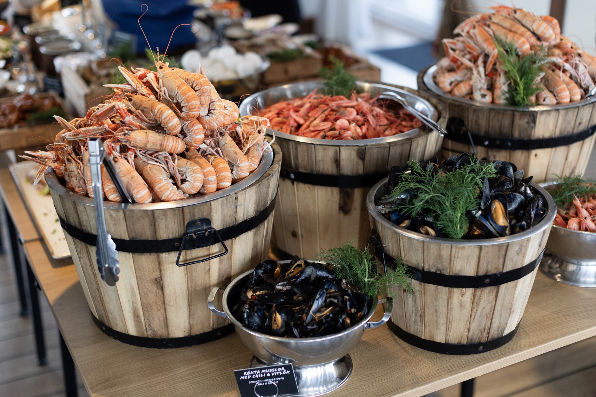 Skaldjursbuffé ombord på Skärgårdslinjen.