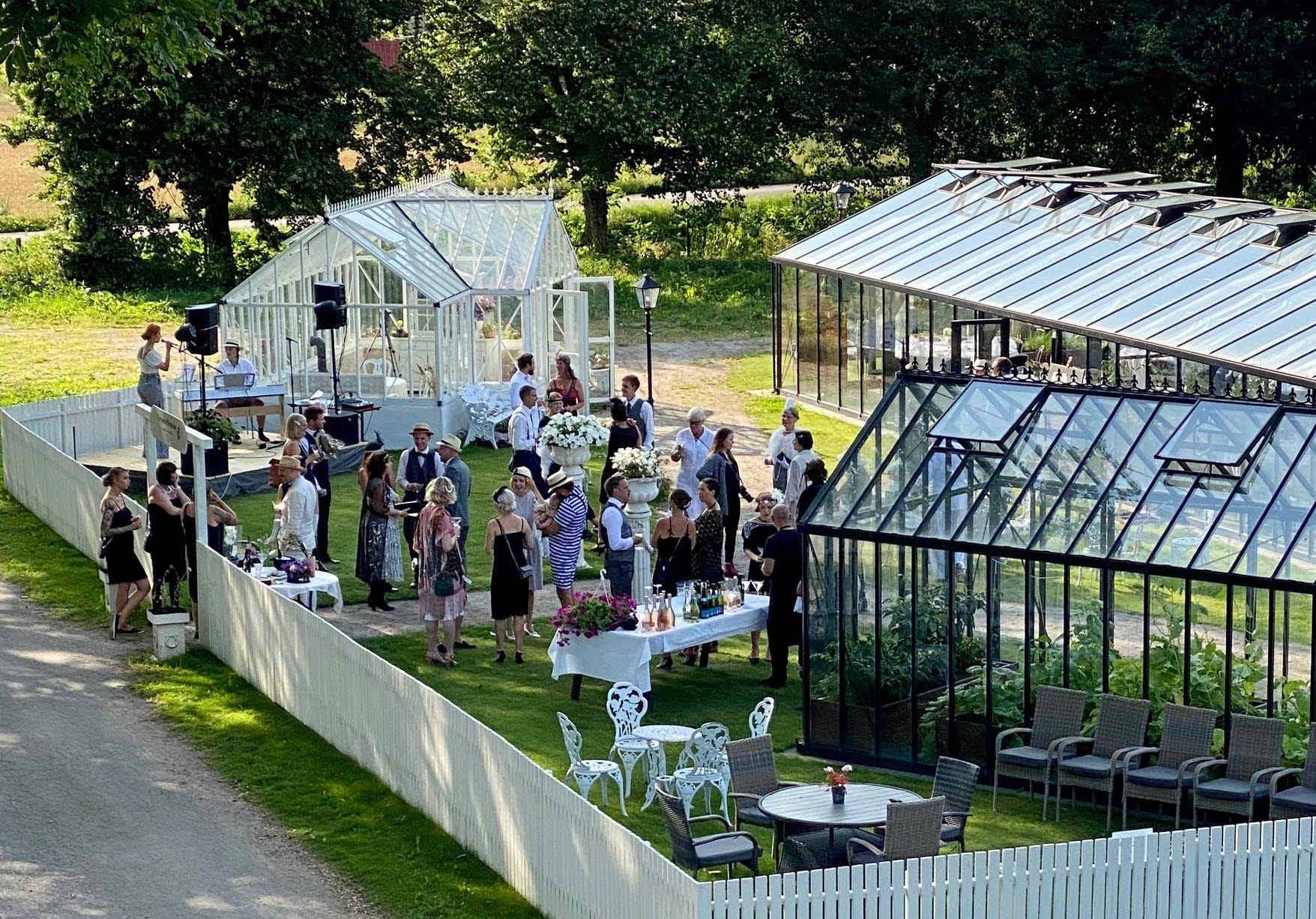 A garden party at Brunsbo Gästgifveri manor house