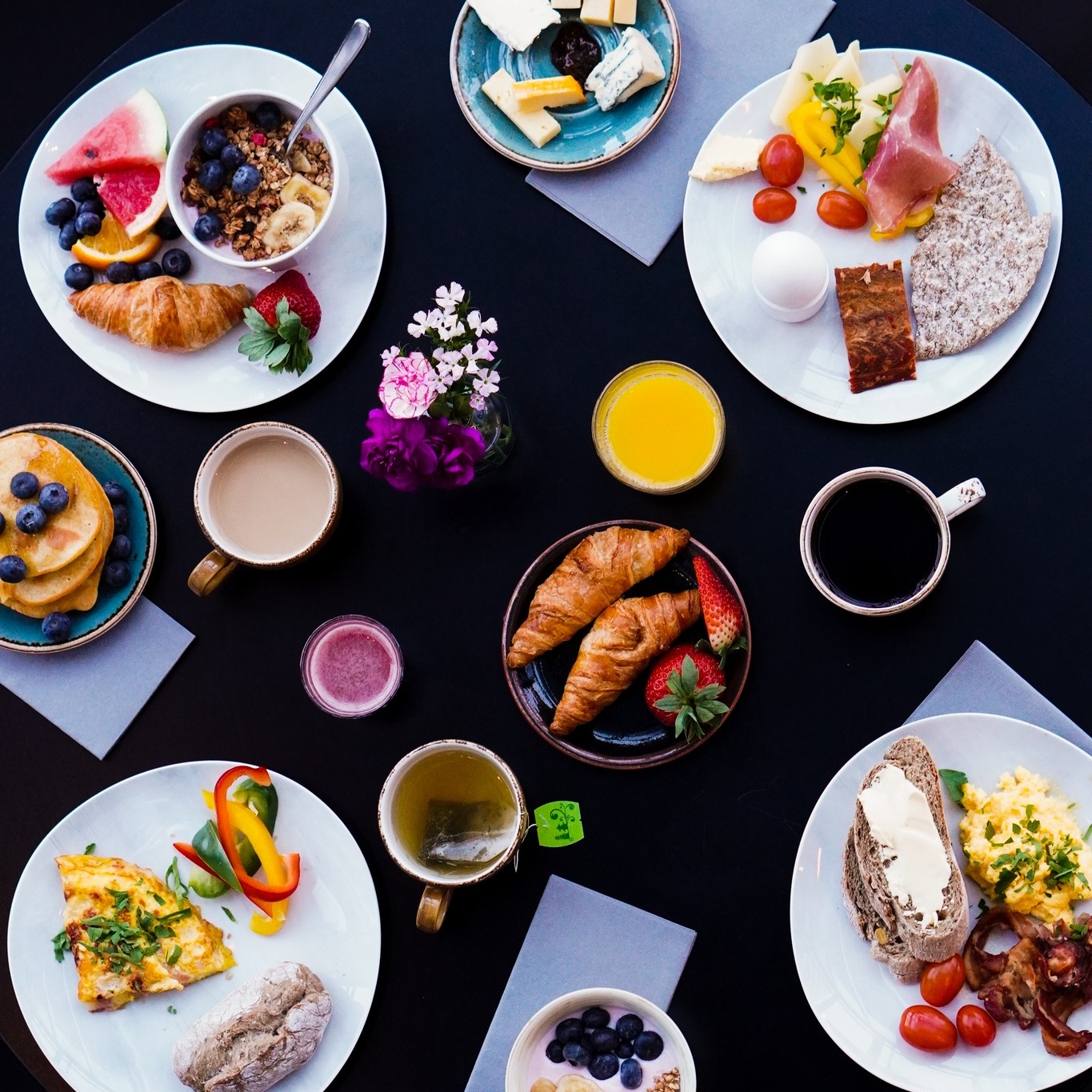 A beautiful set breakfast table at Quality Hotel Carlia