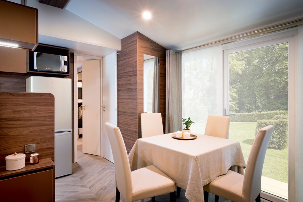 Vardagsrum i stuga med hotellstandard på Göteborgs Camping