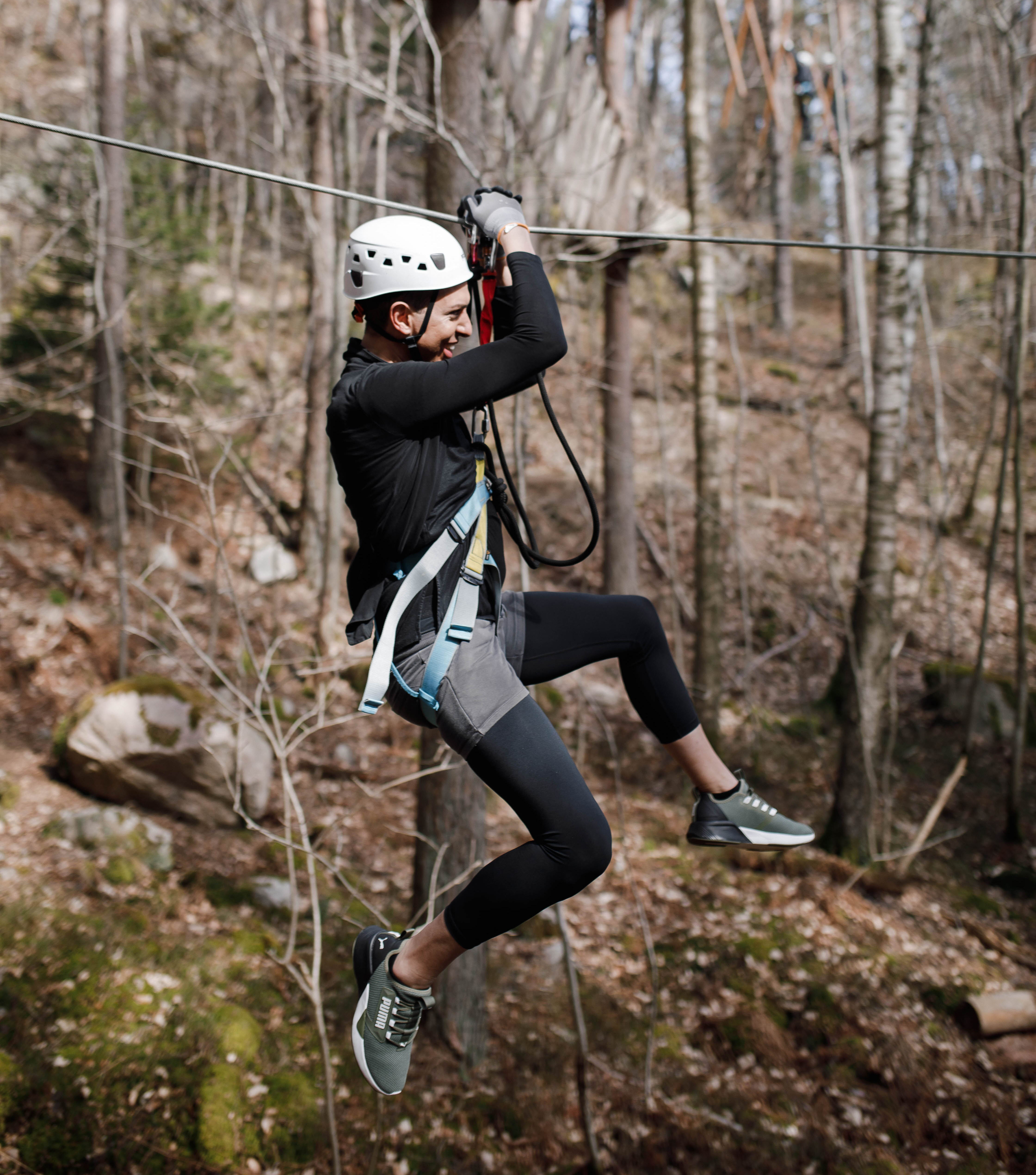 Deltagare på High Adventures äventyrsbana