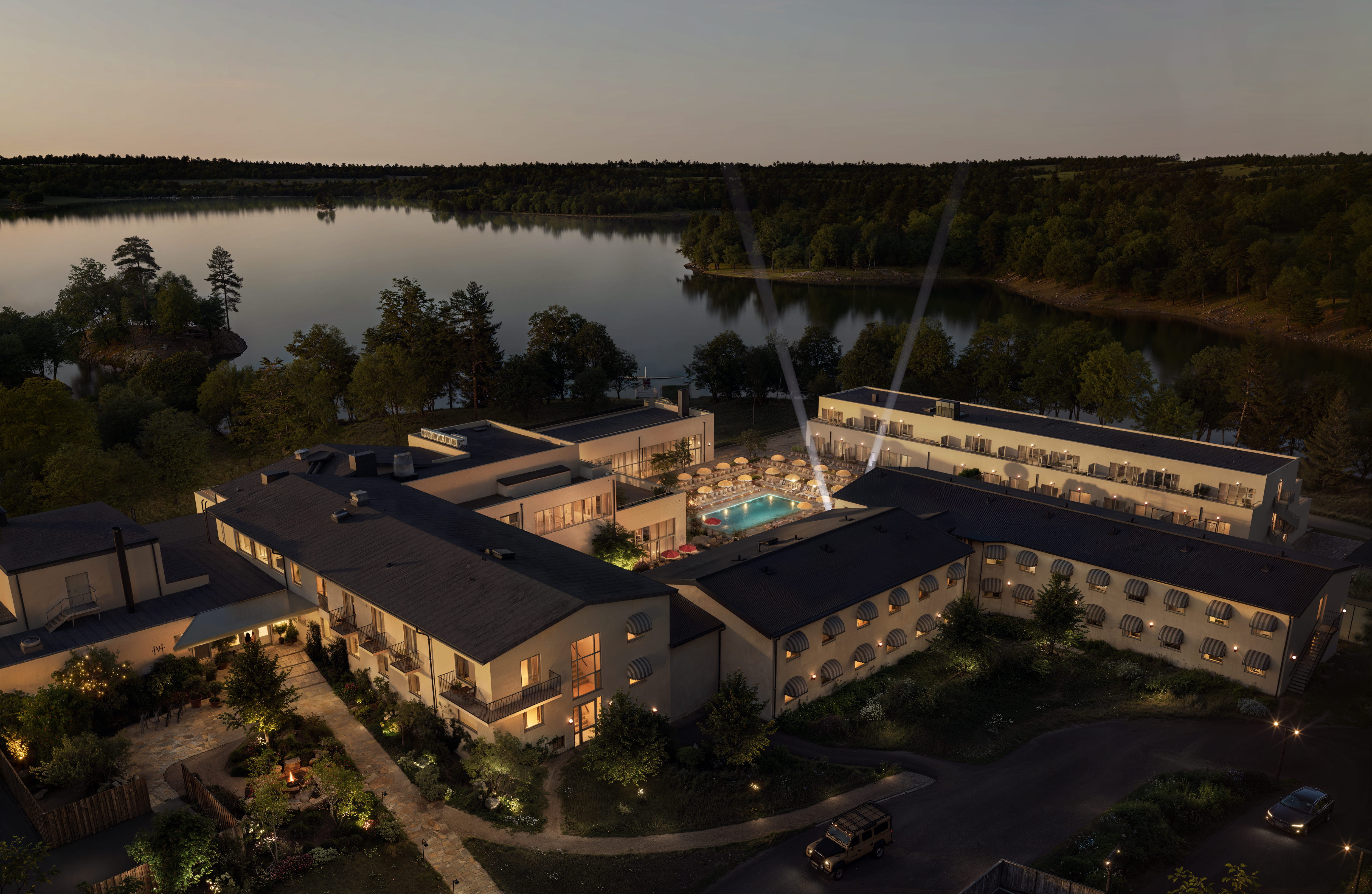 Hjortviken Country Club - drönarbild kvällstid