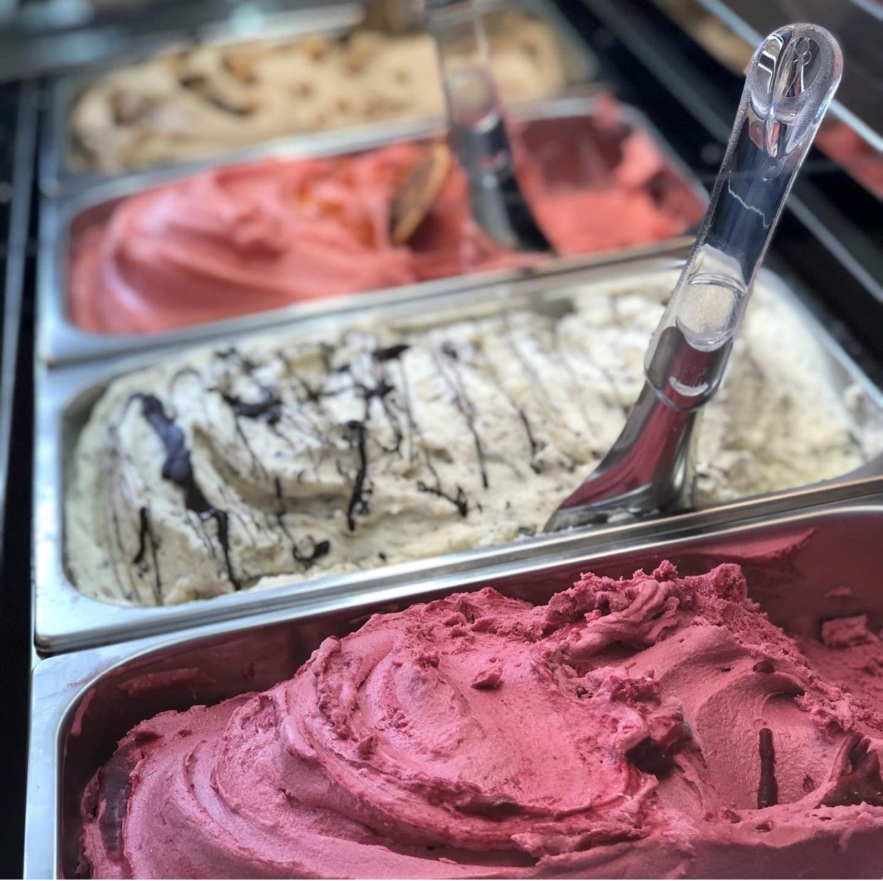 Tråg med olika glassmaker