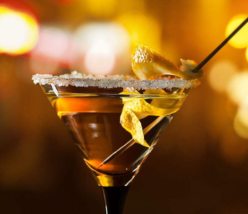 En drink i Oak Bar på Hotel Opera 