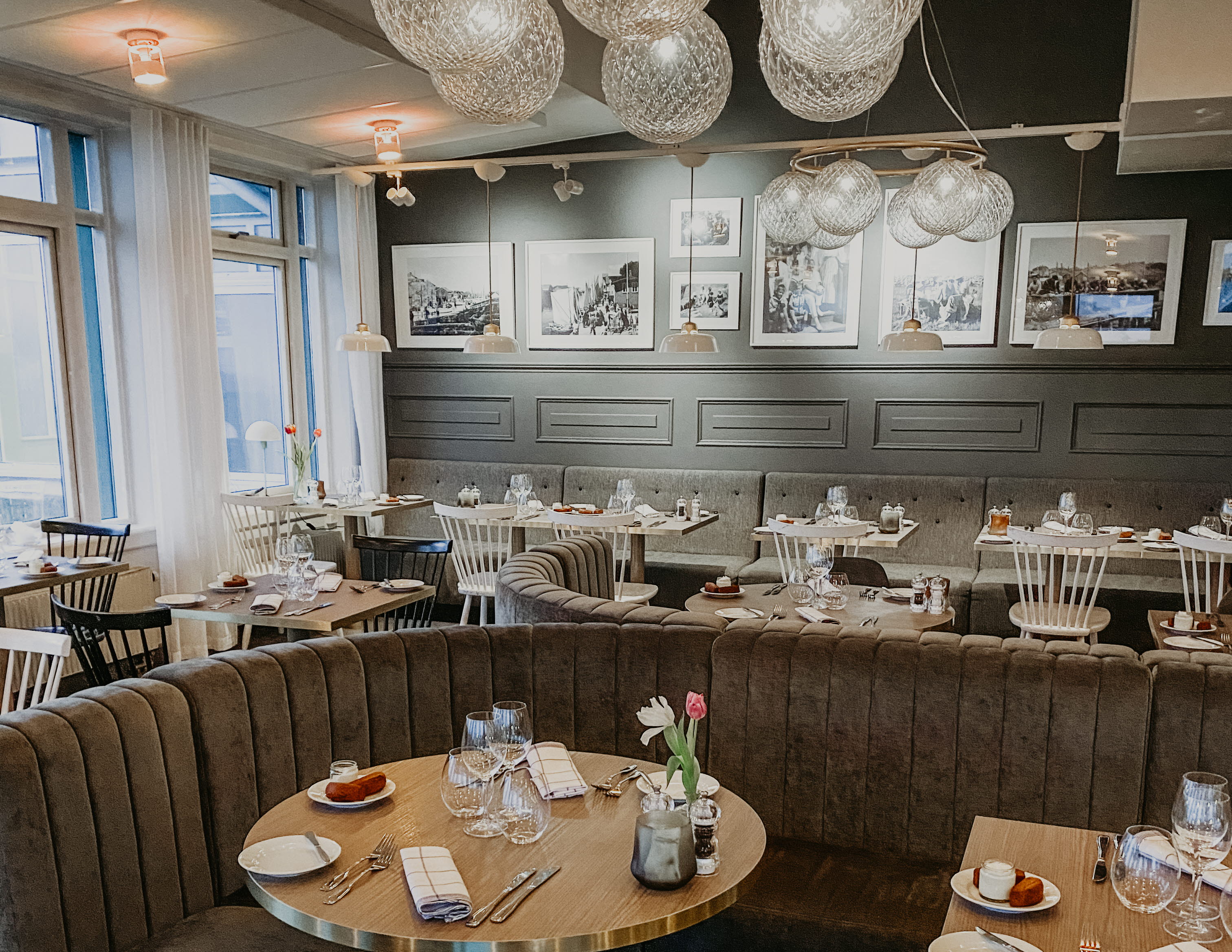 The interior of the restaurant at Hotel Smögens Hafvsbad