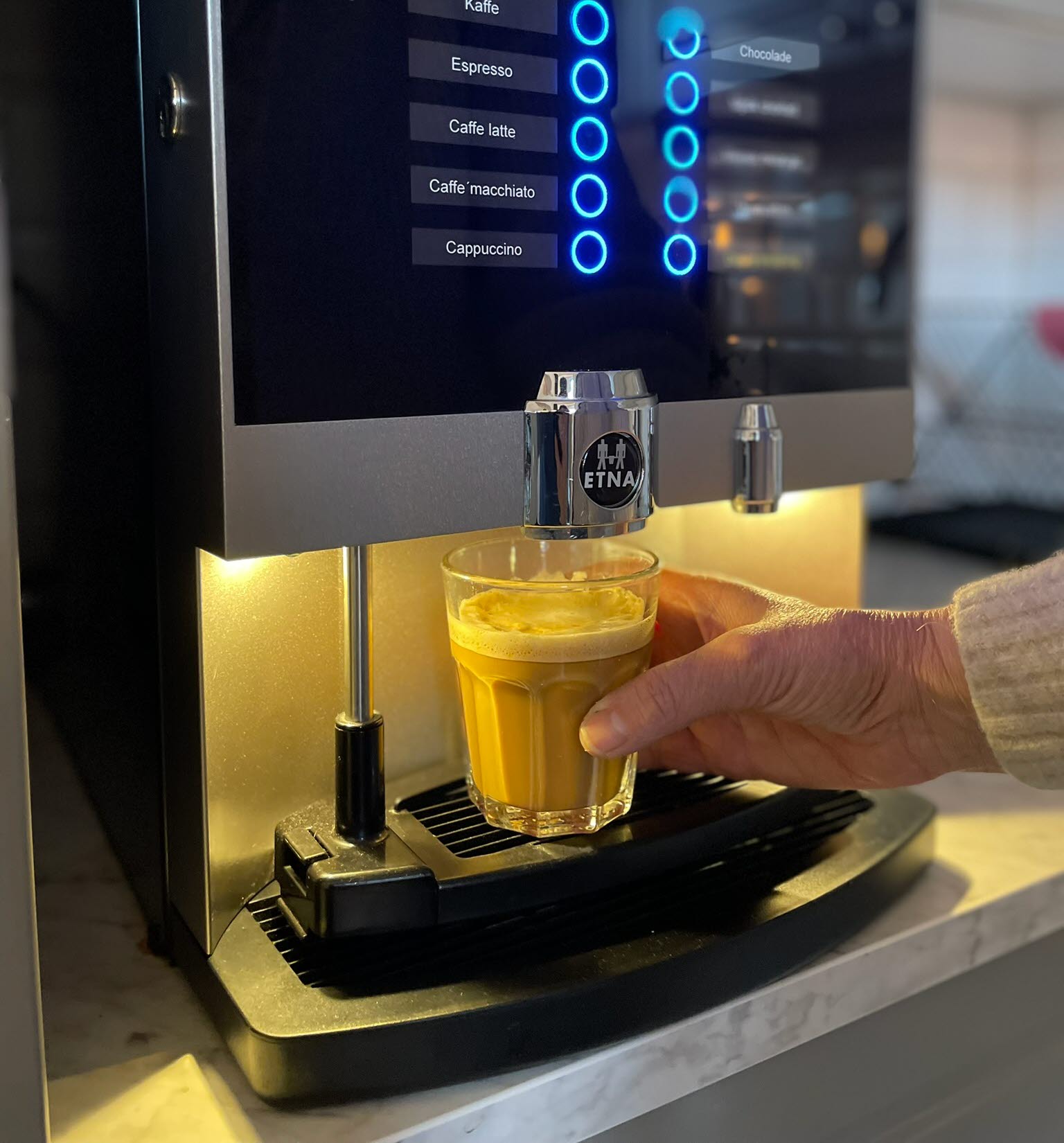 Kaffeapparaten på Stationshuset Bed & Breakfast i Ed