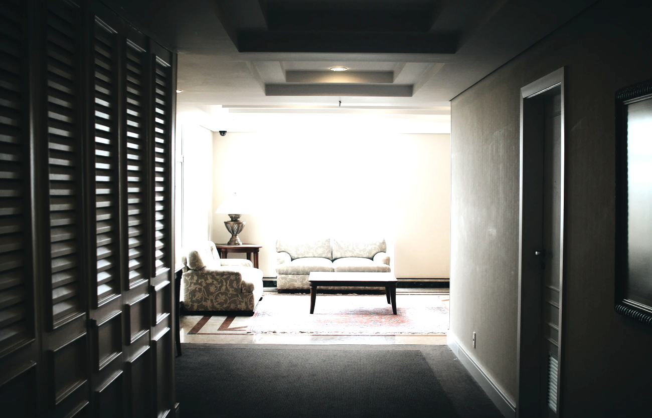 Korridor och soffgrupp på Hotell Gustaf