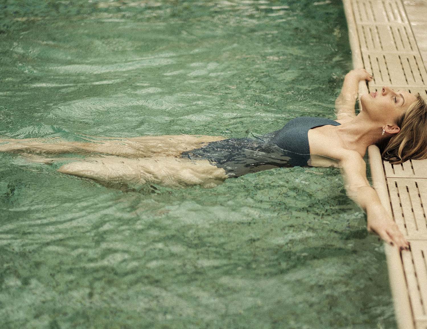 A female gust in the pool at Hjortviken Country Club