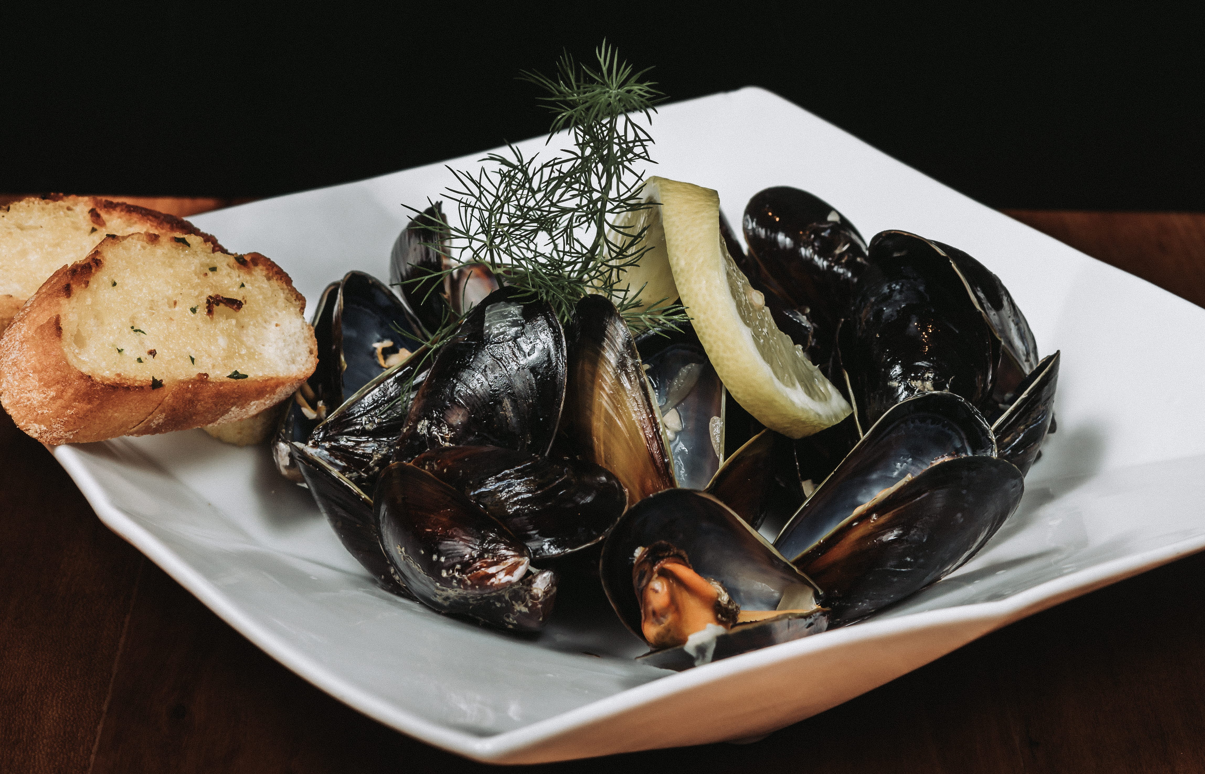 Läcker maträtt med kokta blåmusslor på Norra Varvet Bistro & Kök 