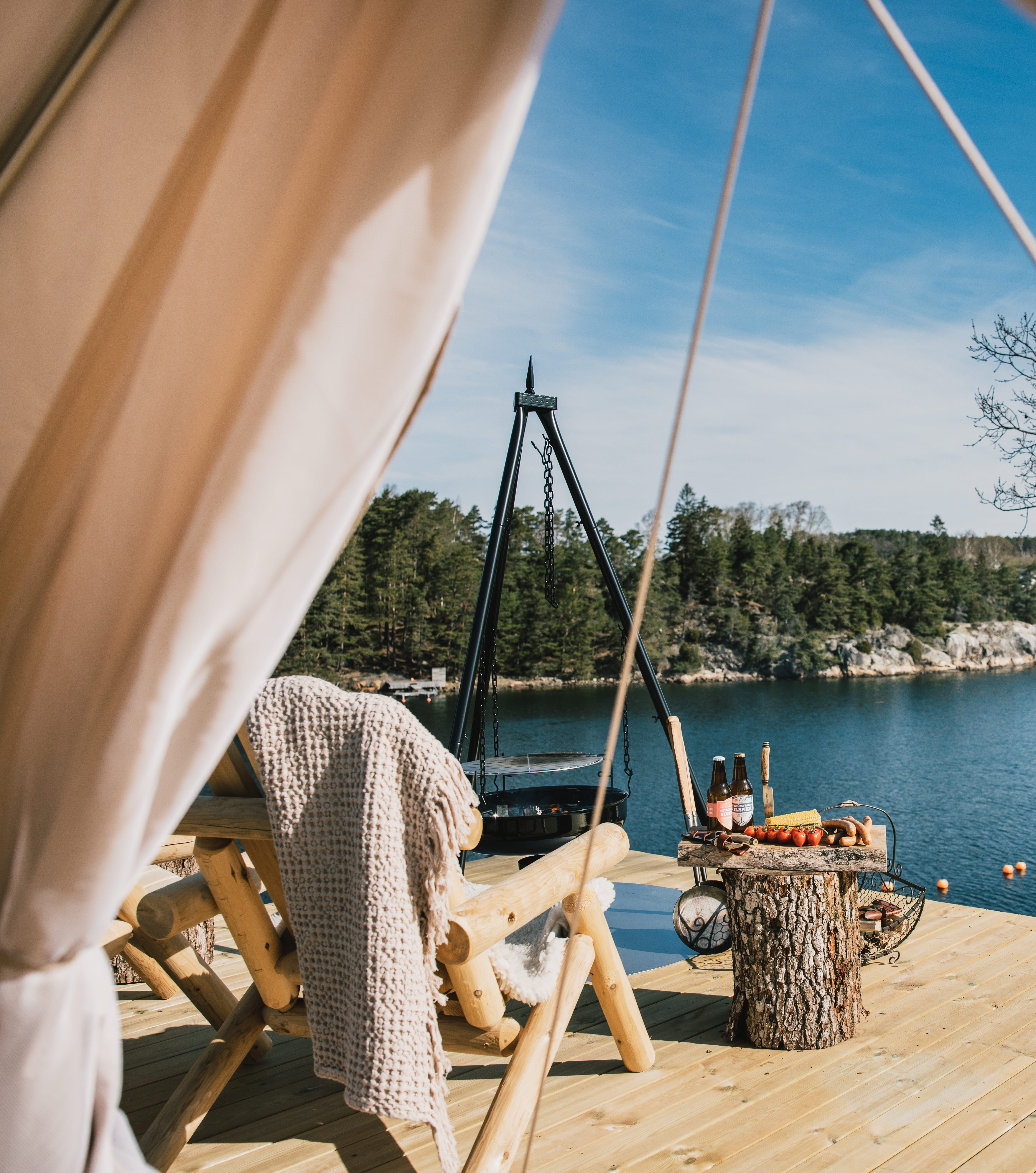 Vacker utsikt från ett glampingtält