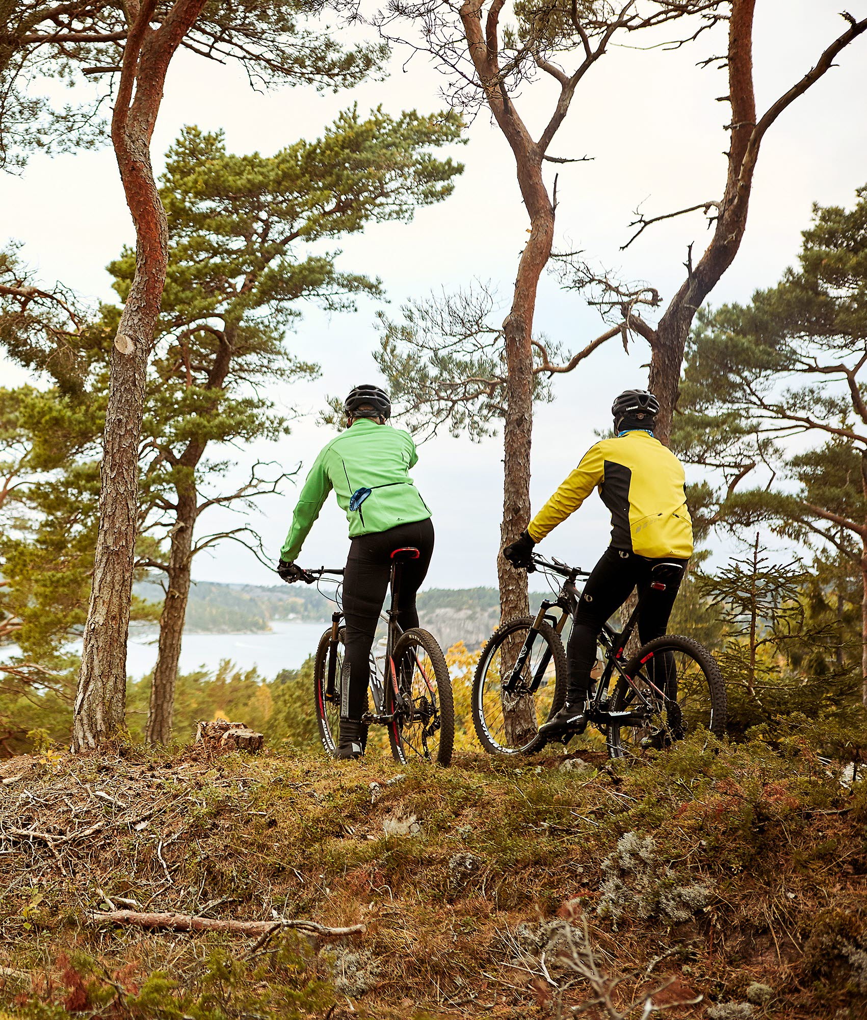 Two cyklists enjoying the view close to Lagunen Camping.