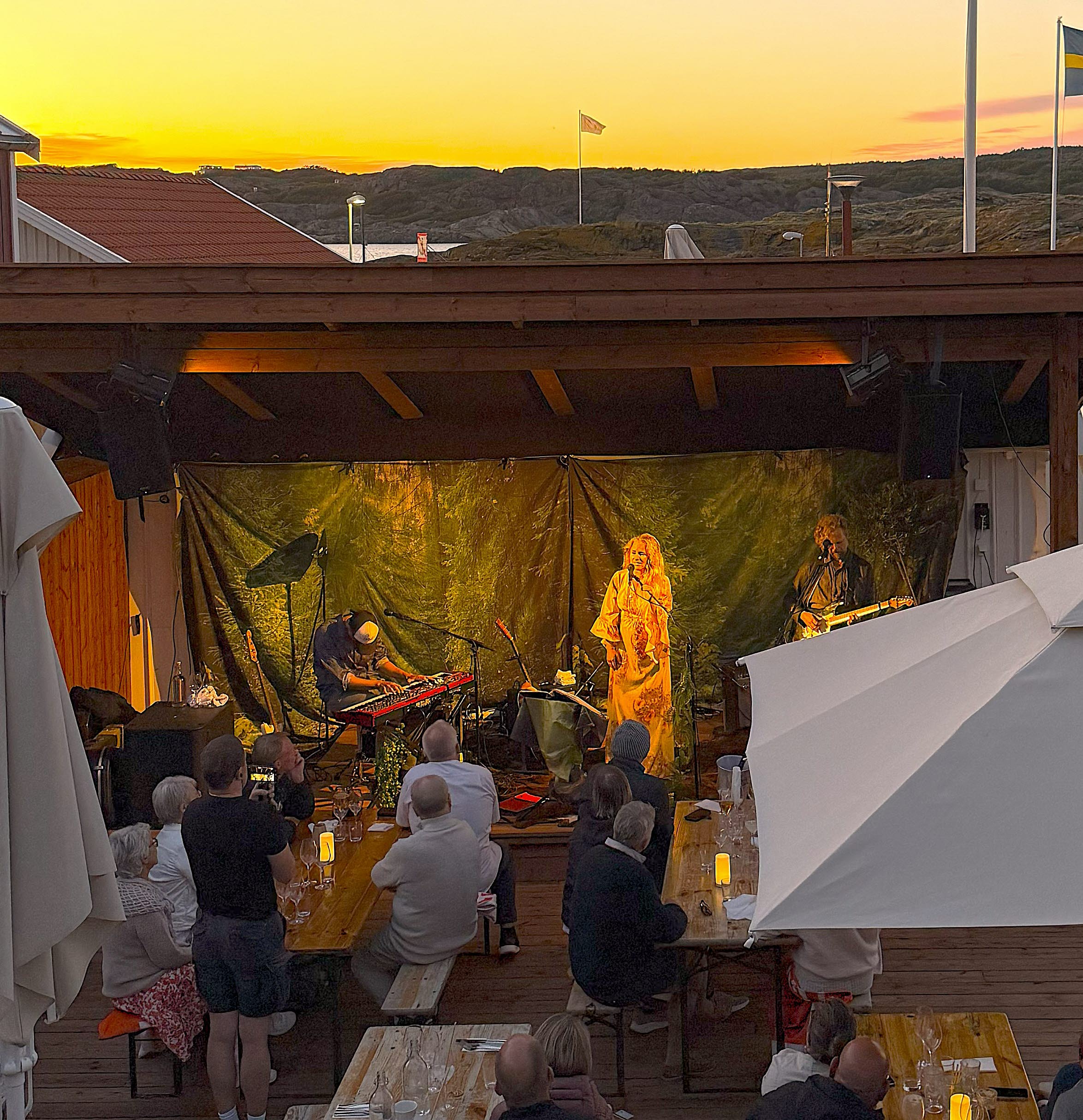 Livemusik på Dyröns Värdshus utomhusscen