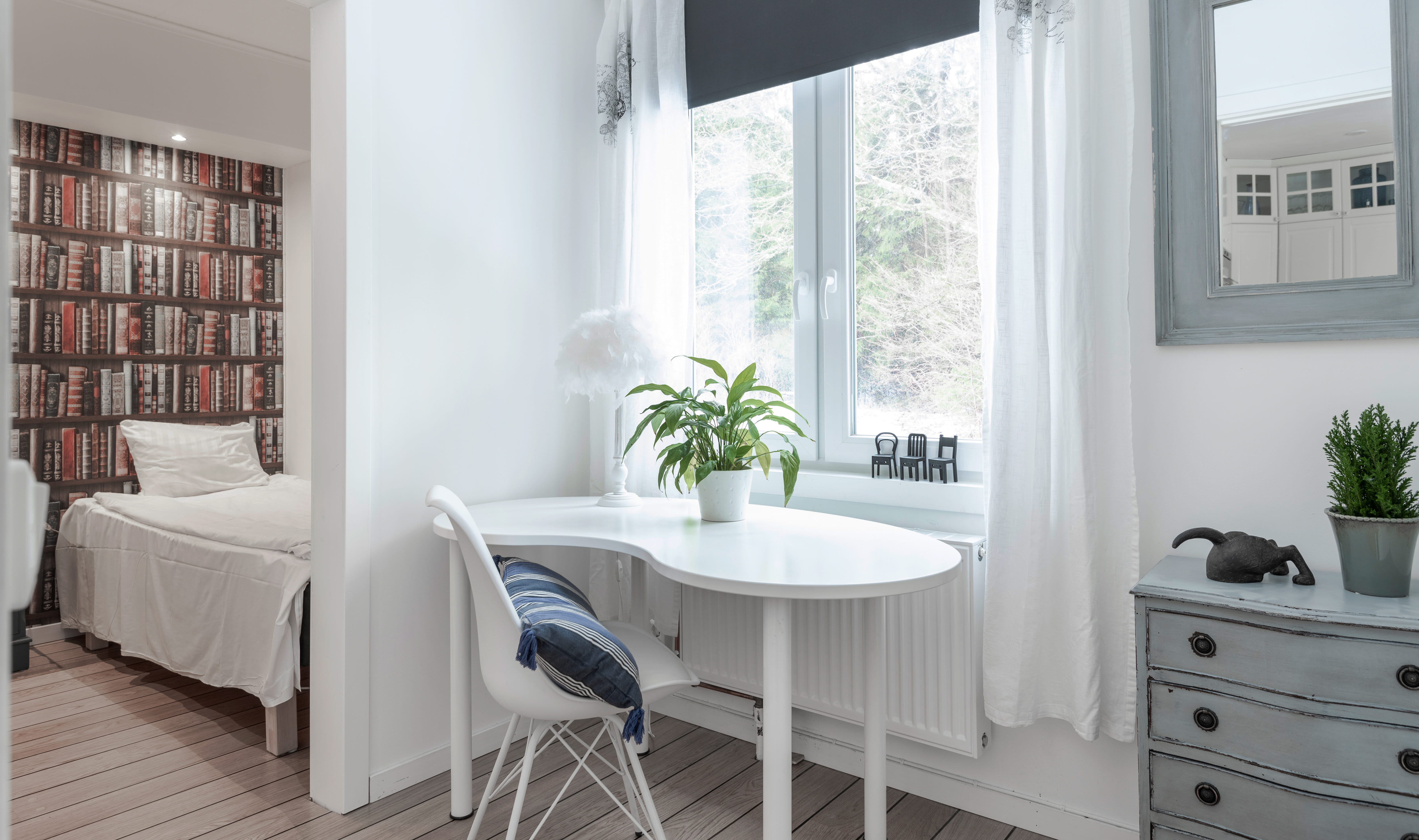 Ljust och trevligt sovrum hos Villa Ekegården