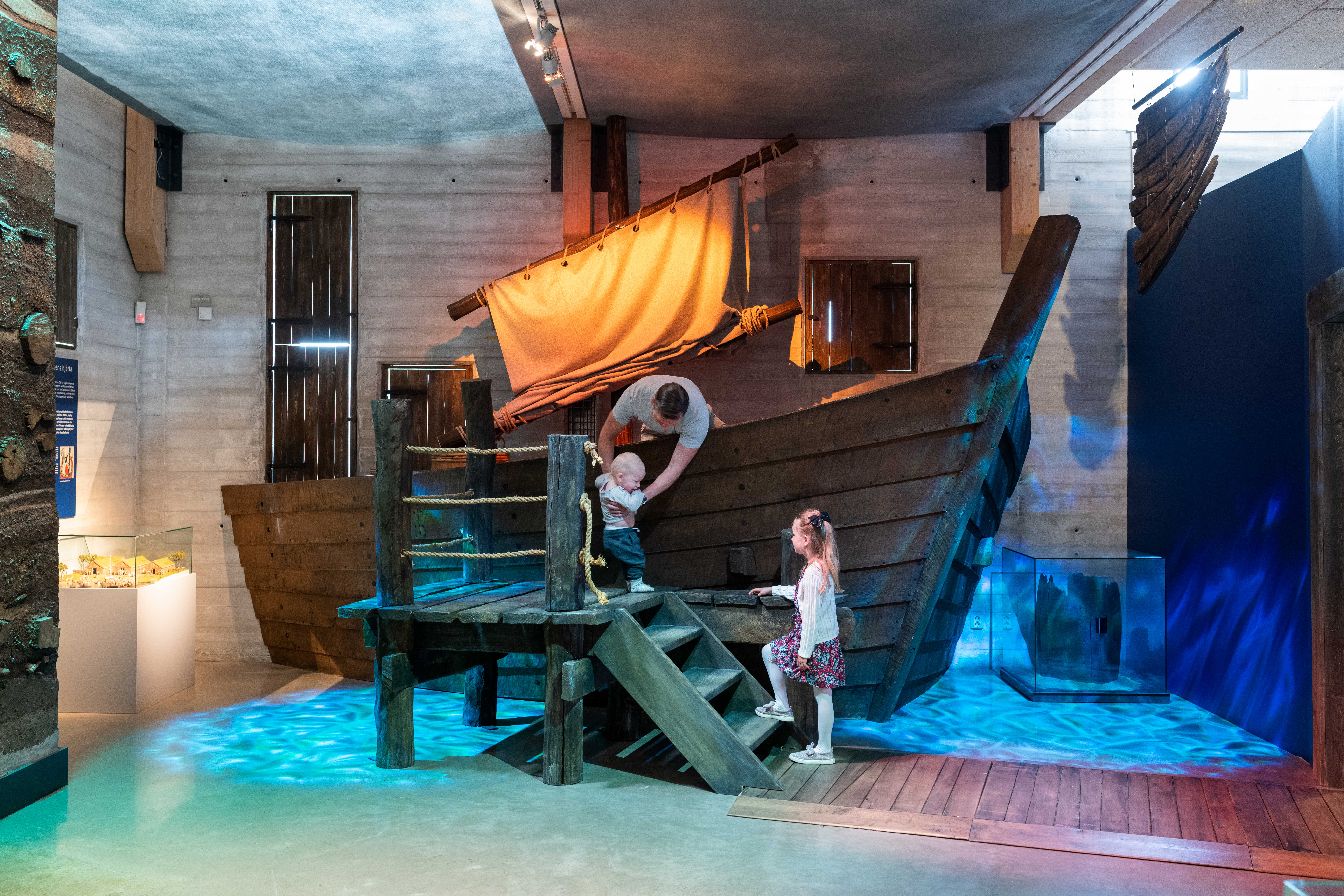 Barnfamilj på Lödöse Museum