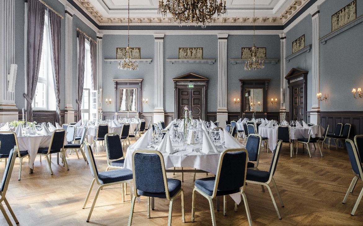 Lyxig matsal och bankettsal på Skara Stadshotell