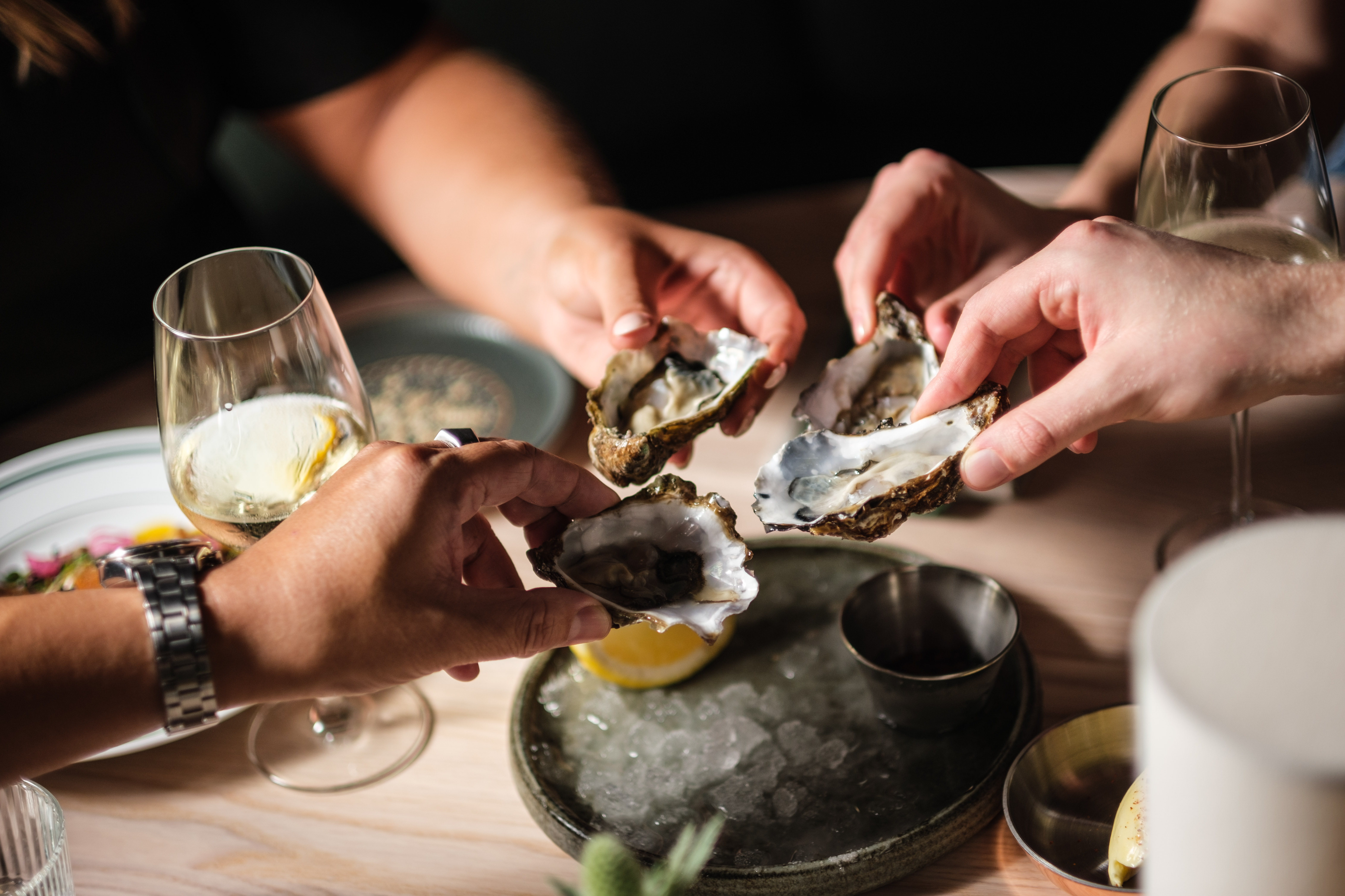 Guests about to eat some delicious oysters at Clarion Hotel Karlatornet