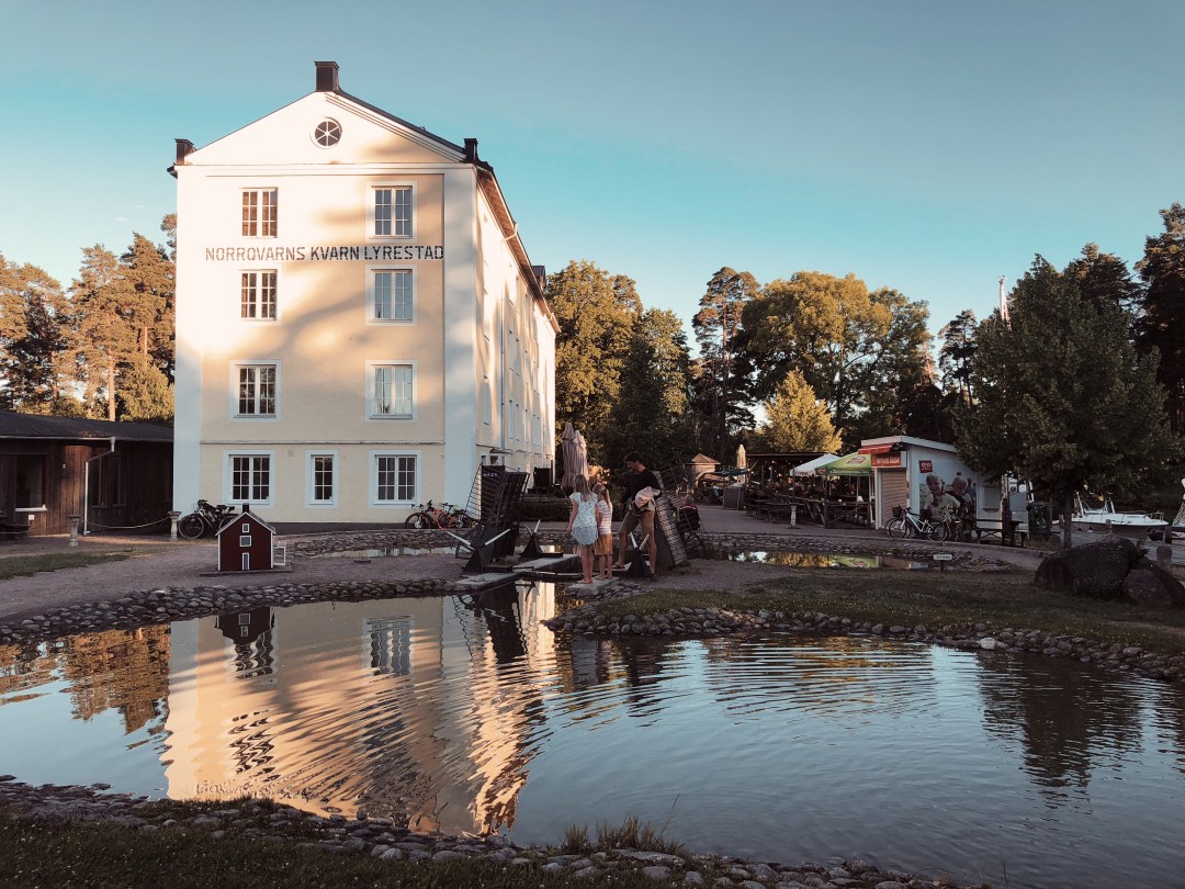 Norrqvarn/Göta Kanal: Danish blog "Mother of Mernee" (Mother of Mernee)