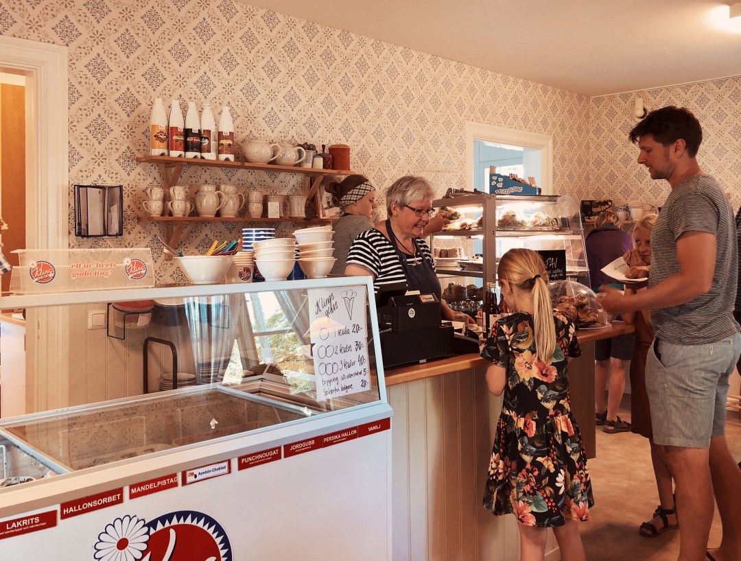 Hajstorps slusscafe/Göta Kanal: Mor Til Mernee-bloggbild