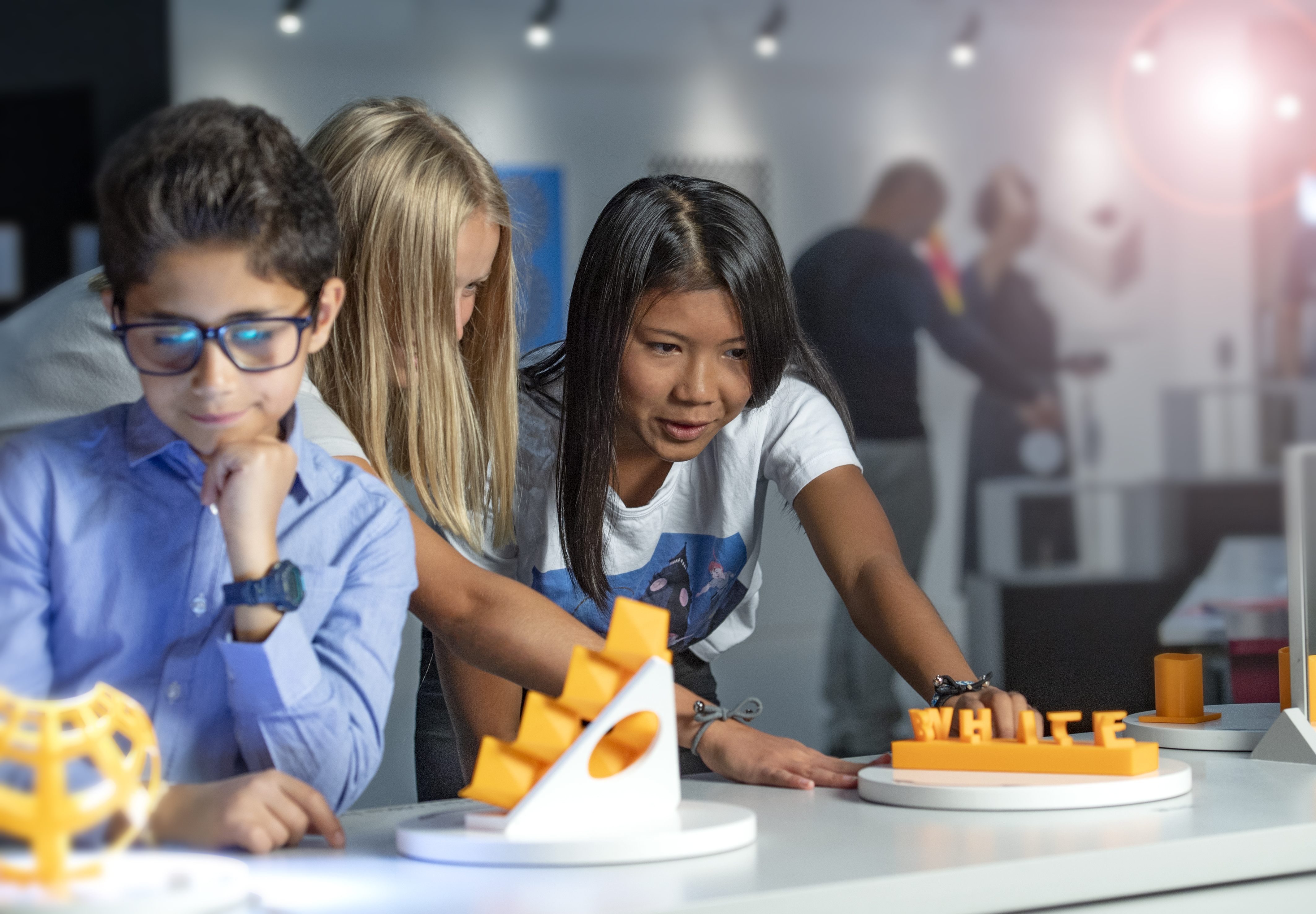 Barn som experimenterar på Navet Sciencecenter. 