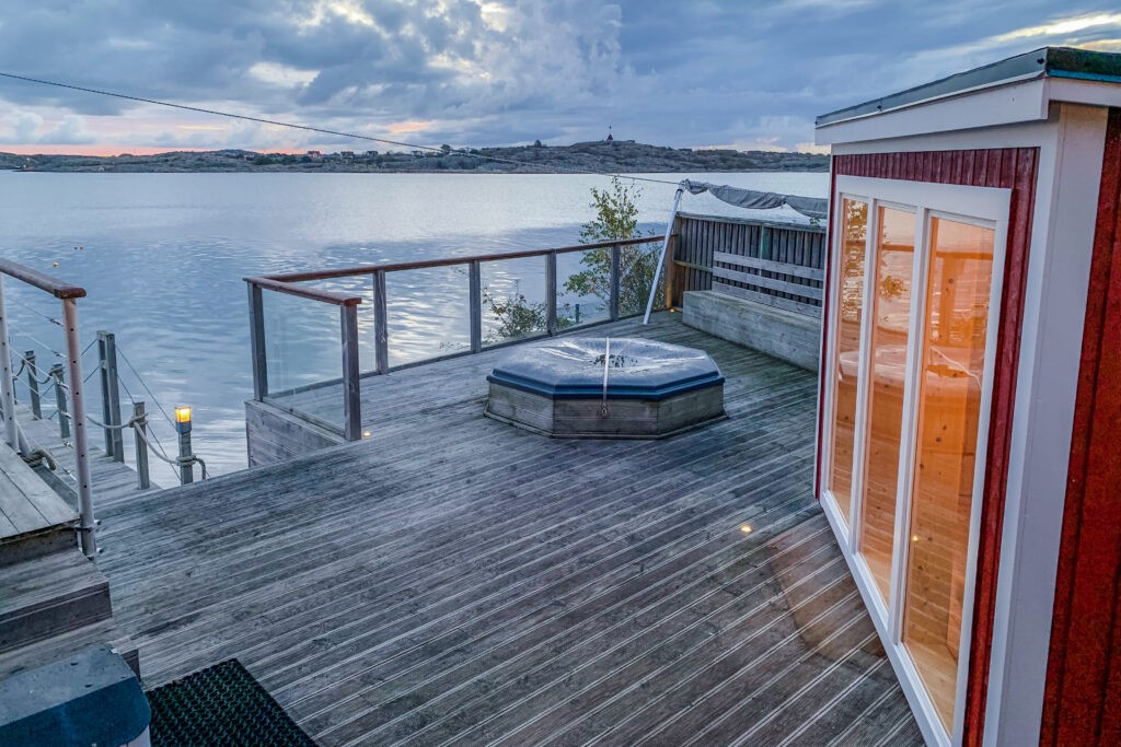 The outdoor hot tub at ÖMC Kurshotell