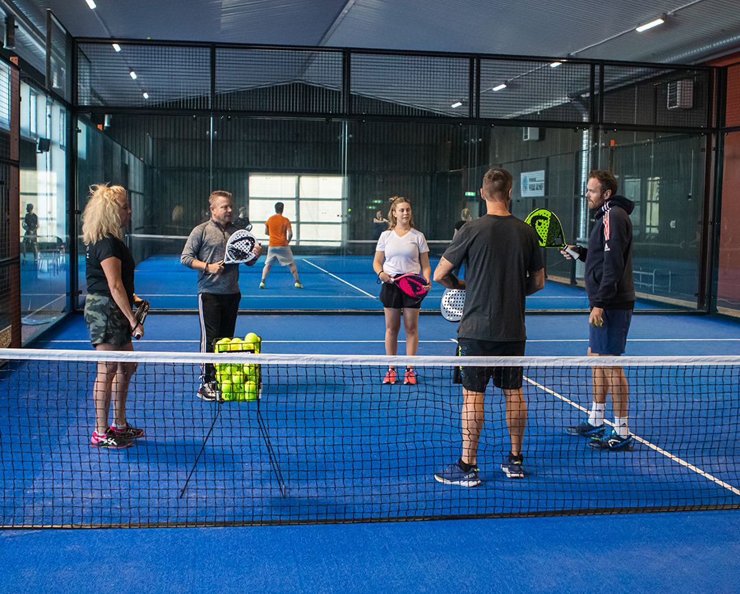 Padelspelare på Arena Rinkenäs