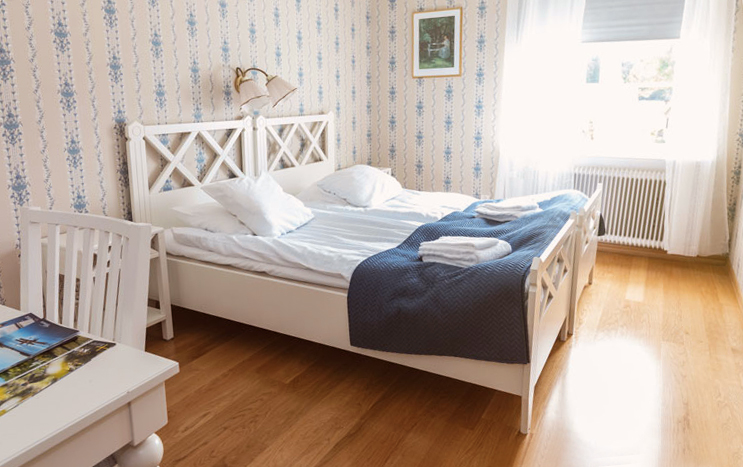 A double bedroom at Pensionat Klåvasten
