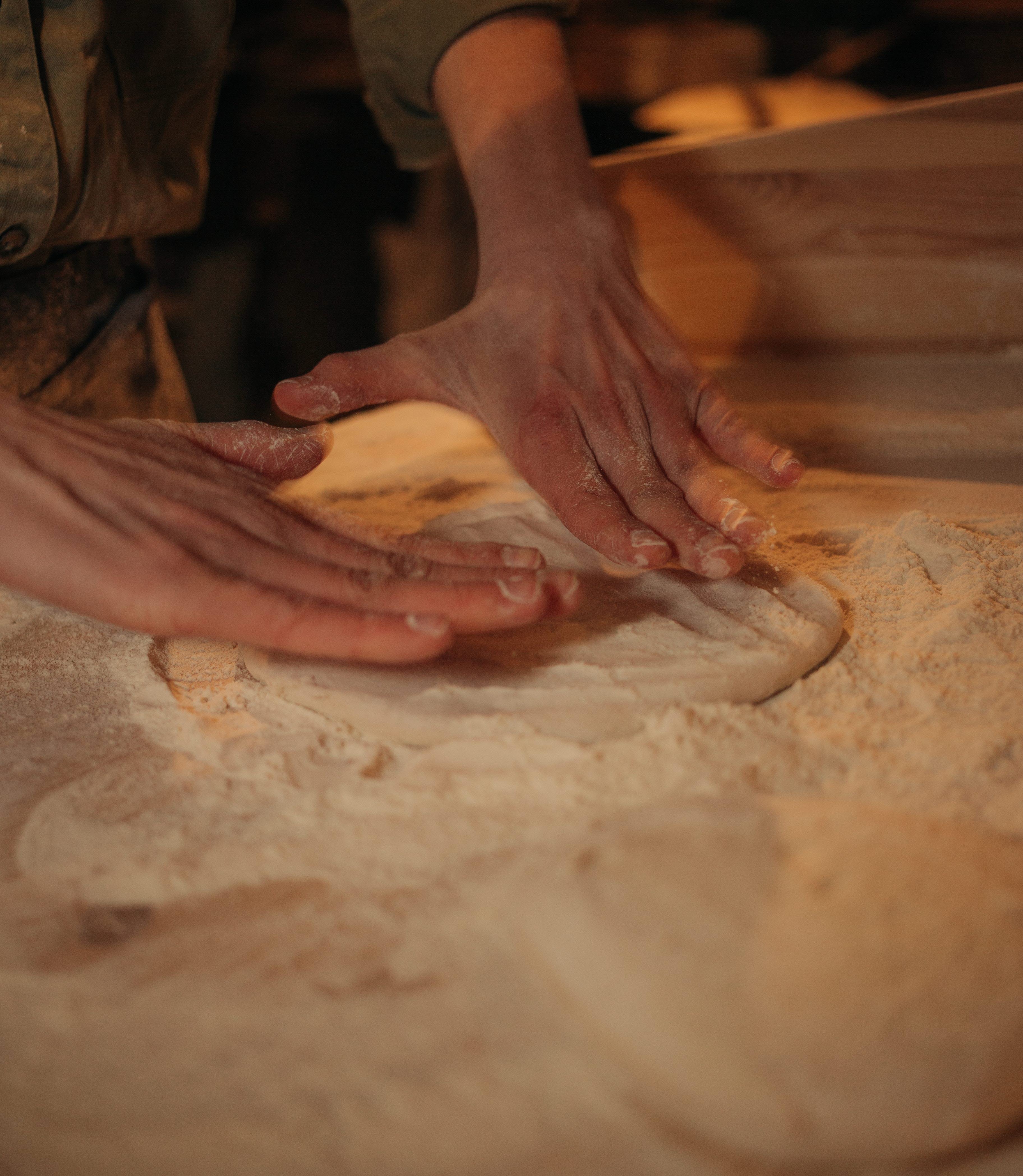 Pizzabakning i vedeldad ugn hos Vedens Lustgård