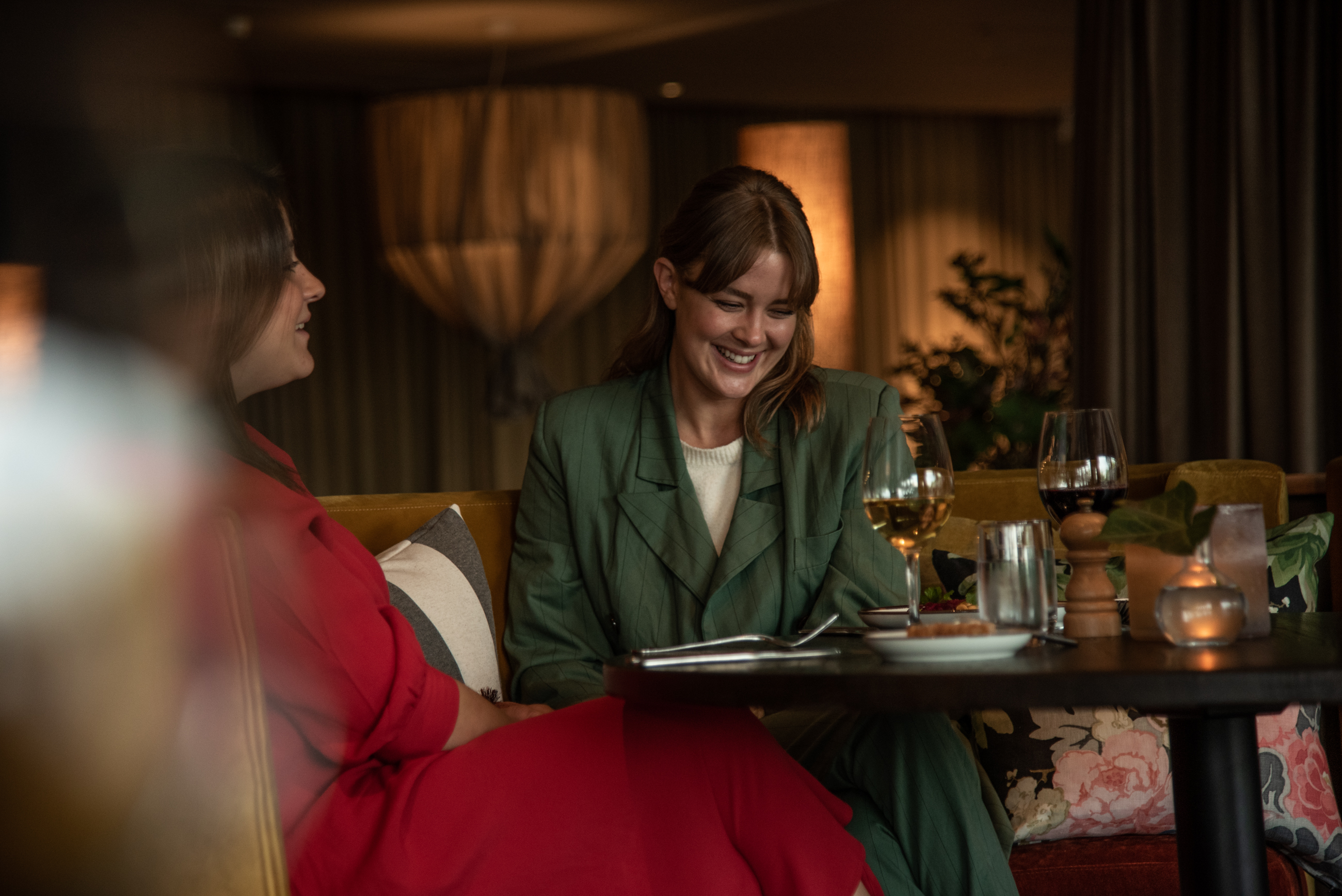 Two female guests in the restaurant at Arken Hotel & Art Garden Spa