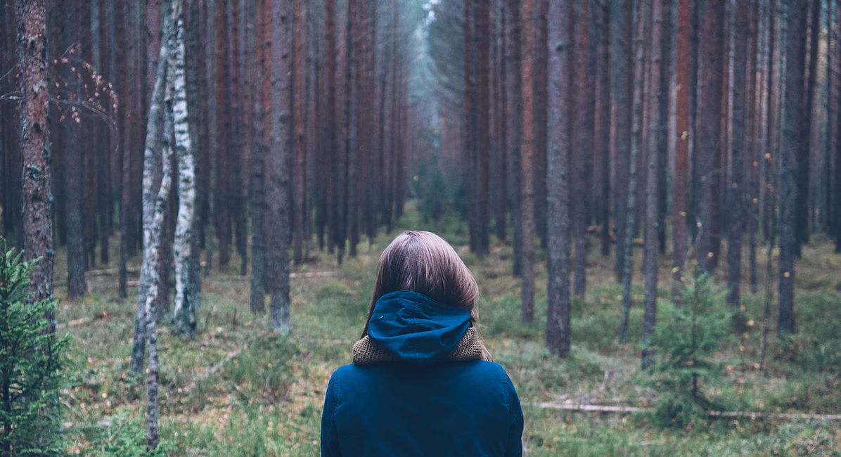 A woman about to walk into the forestSense in Nature