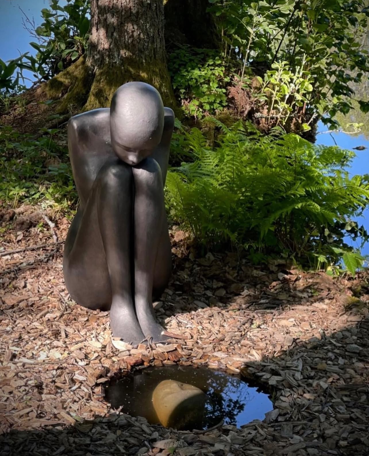 Skulptur i trädgården på Lilla Hotellet i Tranemo 