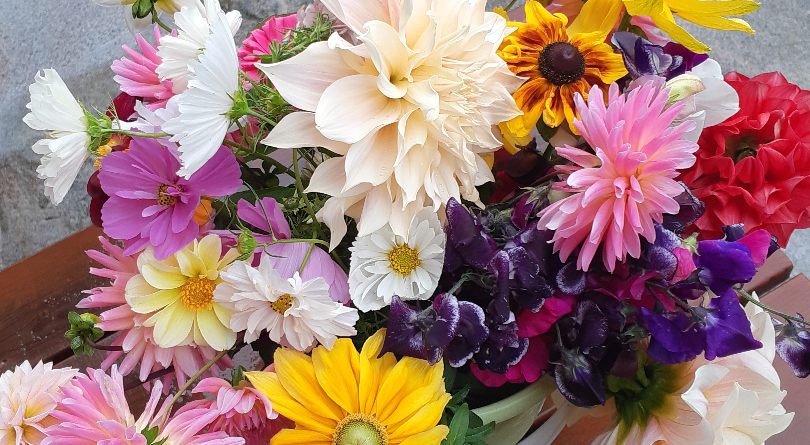 Snittblommor, bukett i vas, Fjälla Trädgård