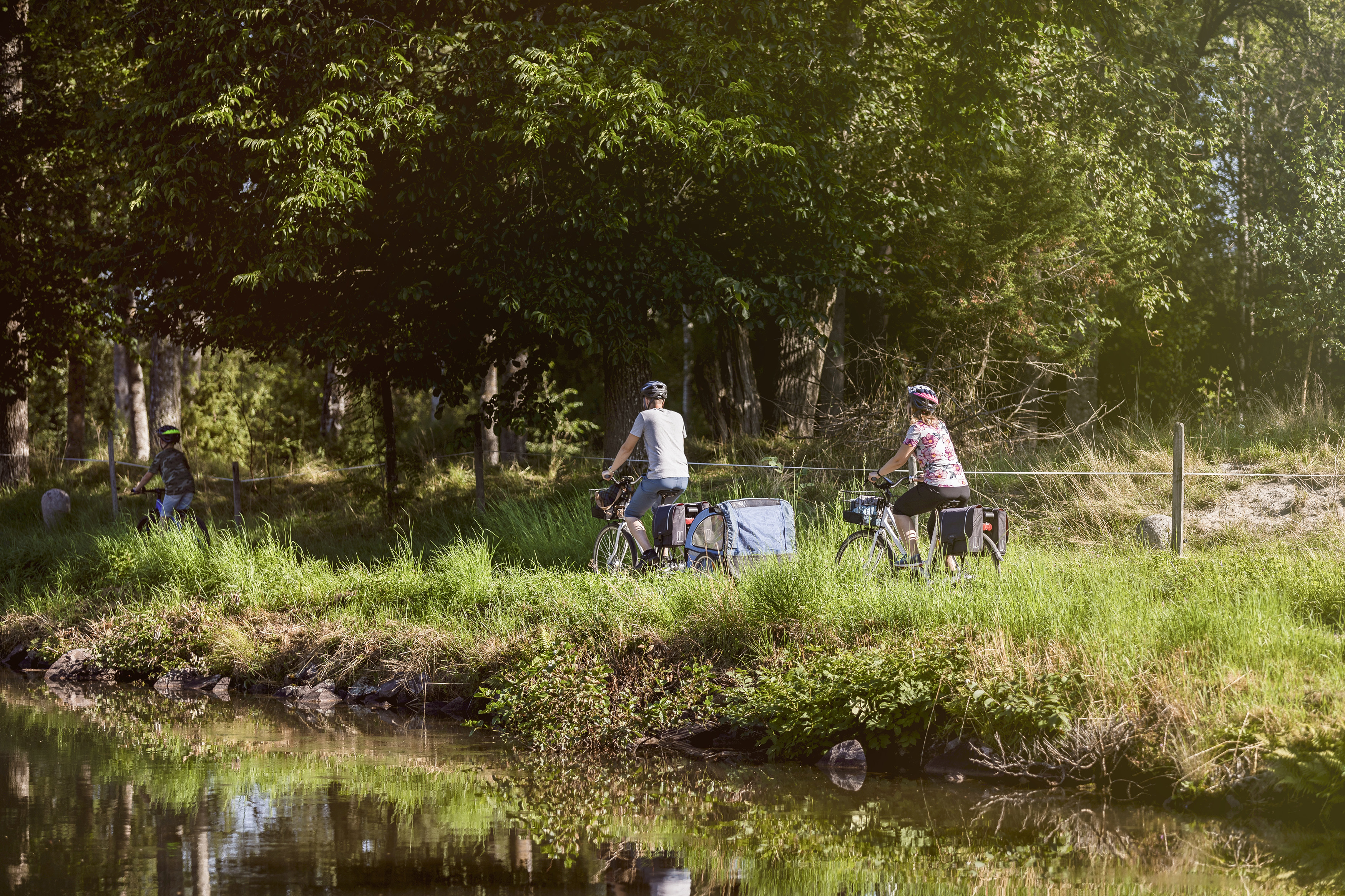People bicycling along Göta kanal.