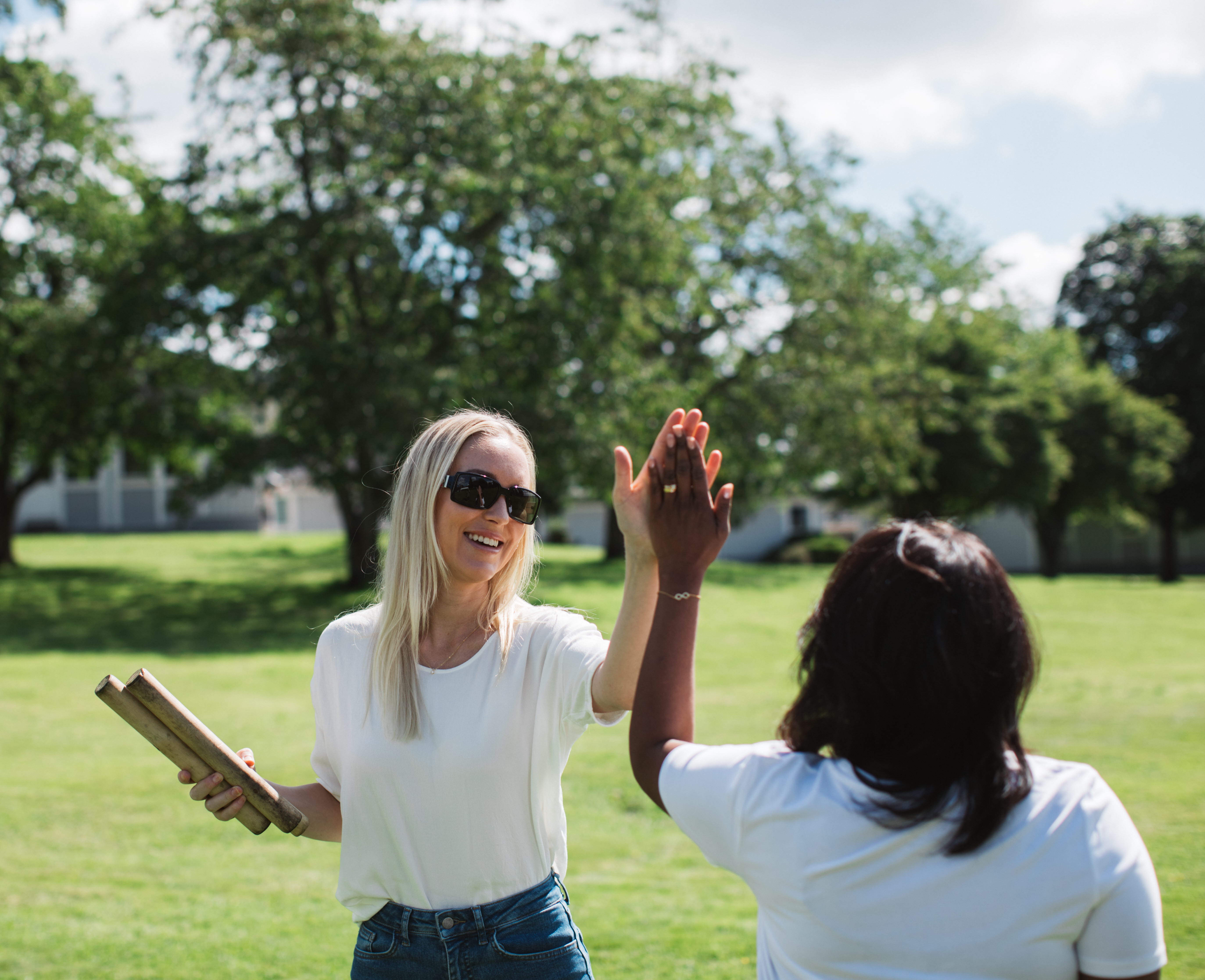 Two women in team competition outdoors at Aspenäs Herrgård / Manor House