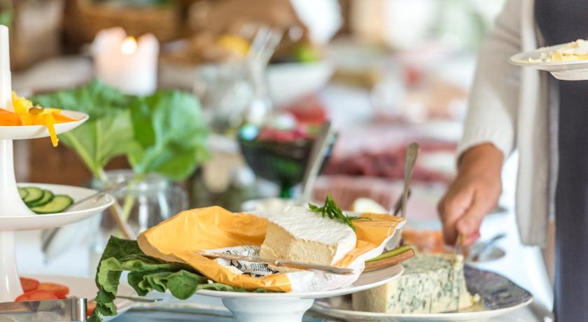 Frukostbuffén på Två Skyttlar