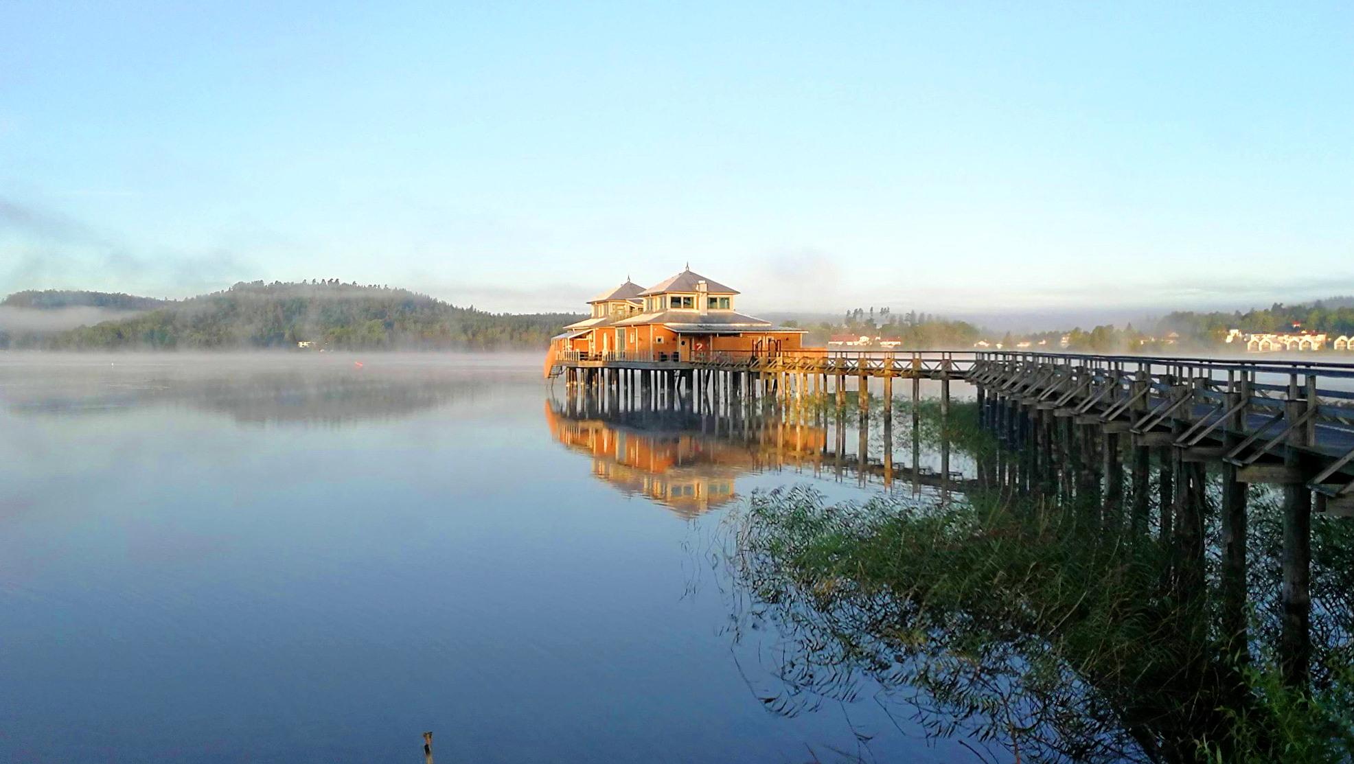 Vacker utsikt över Ulricehamns kallbadhus.