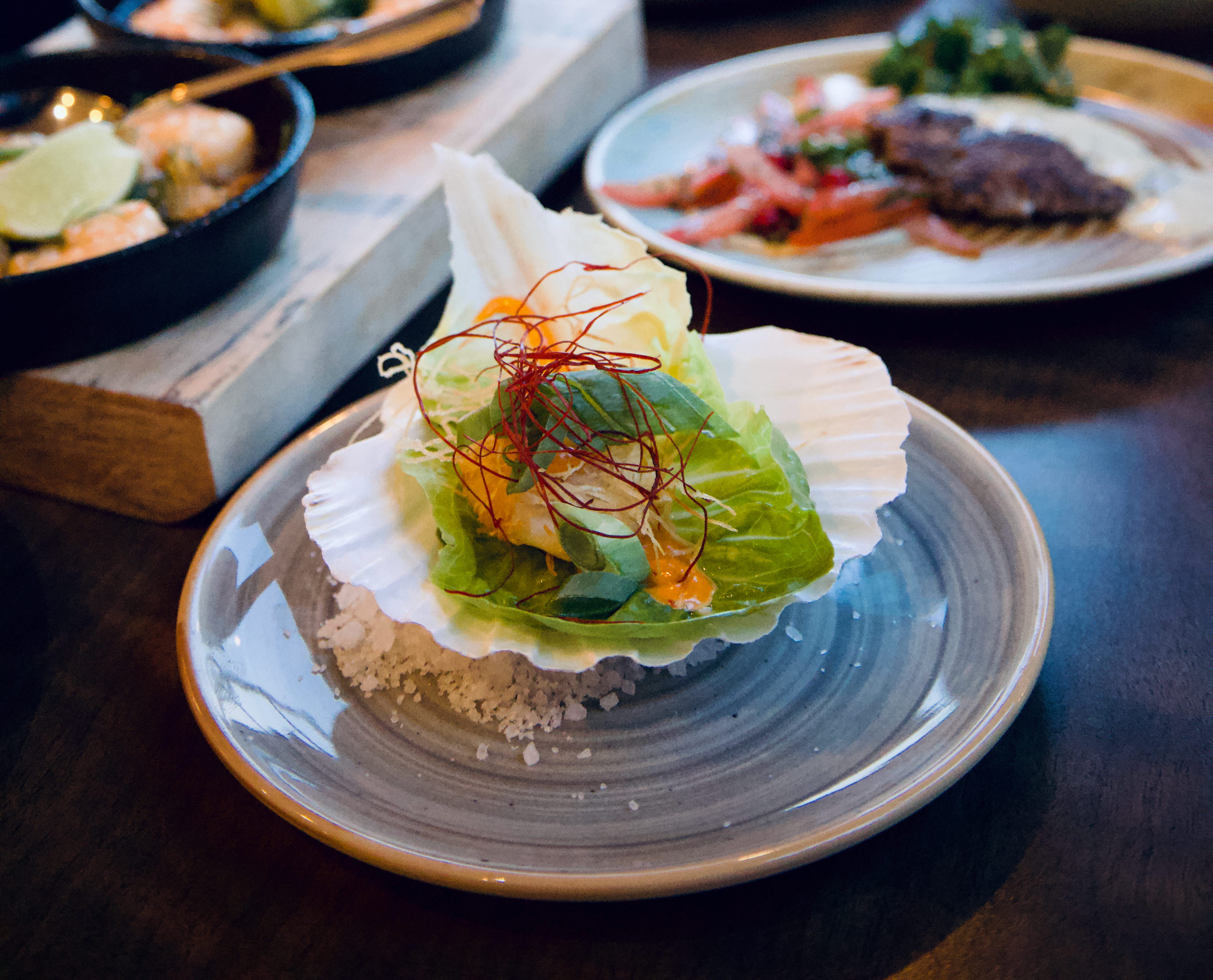 Uppdukade maträtter - sharingmeny i VANNs restauranger VASS och GRANITO