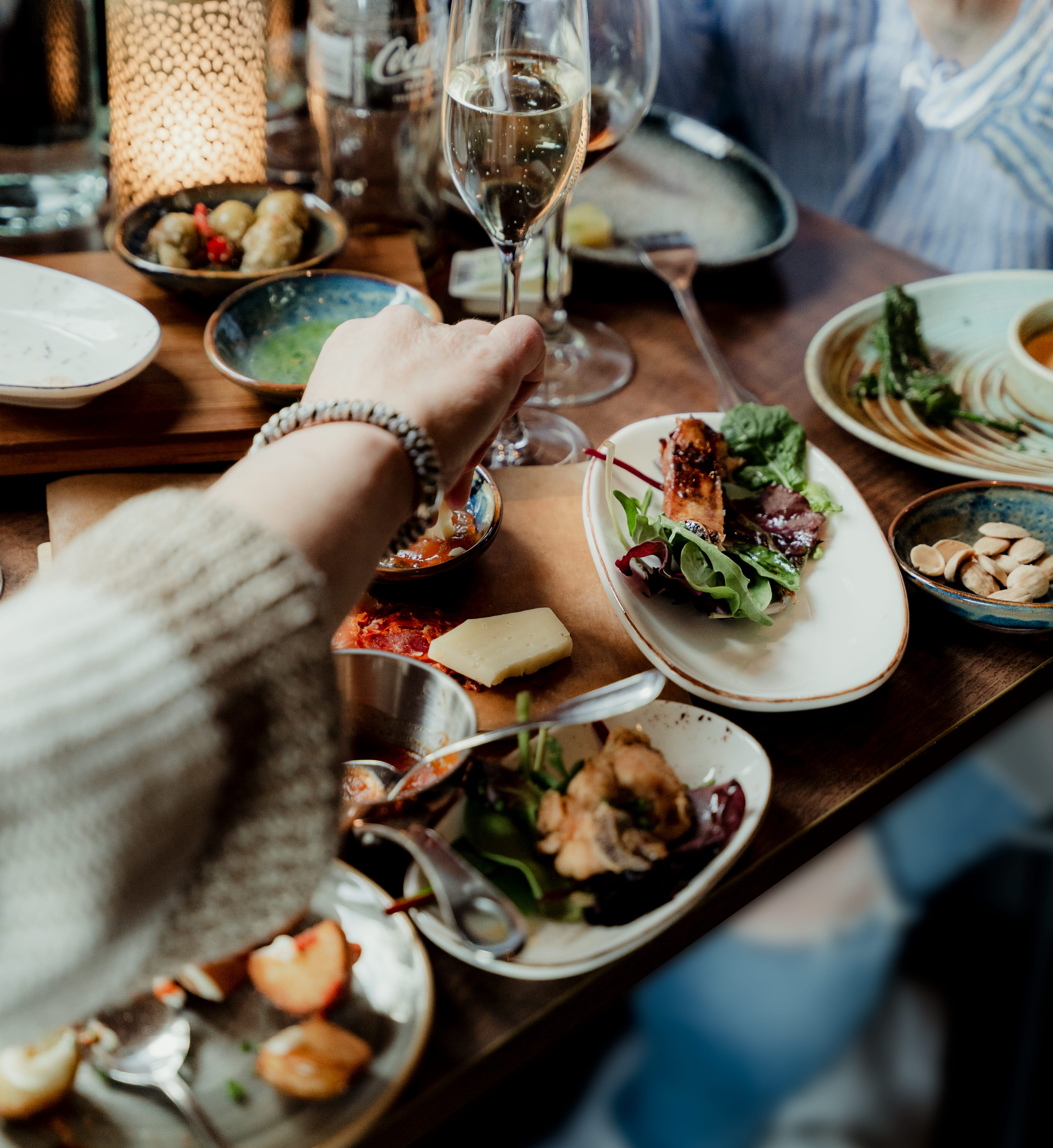 Uppdukade maträtter - Tapasrätter i VANNs restaurang GRANITO