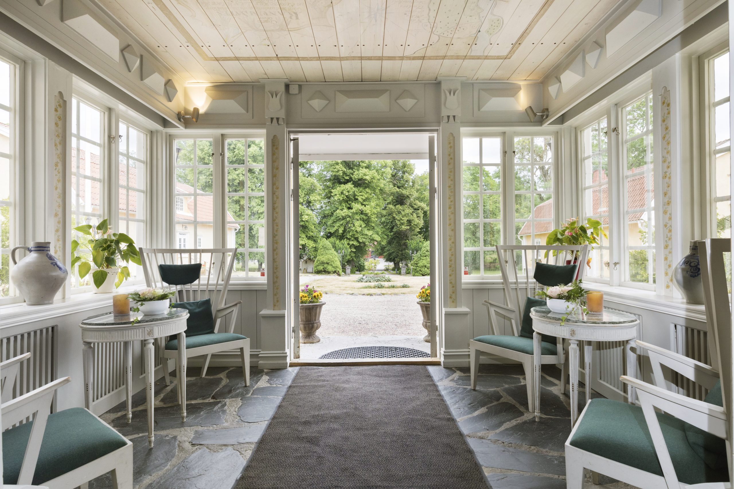 Vackert inglasad entré på Ronnums Herrgård