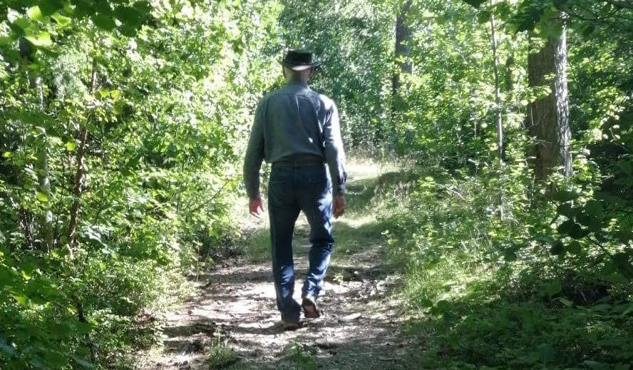 Man på vandringsled runt Bottnafjorden