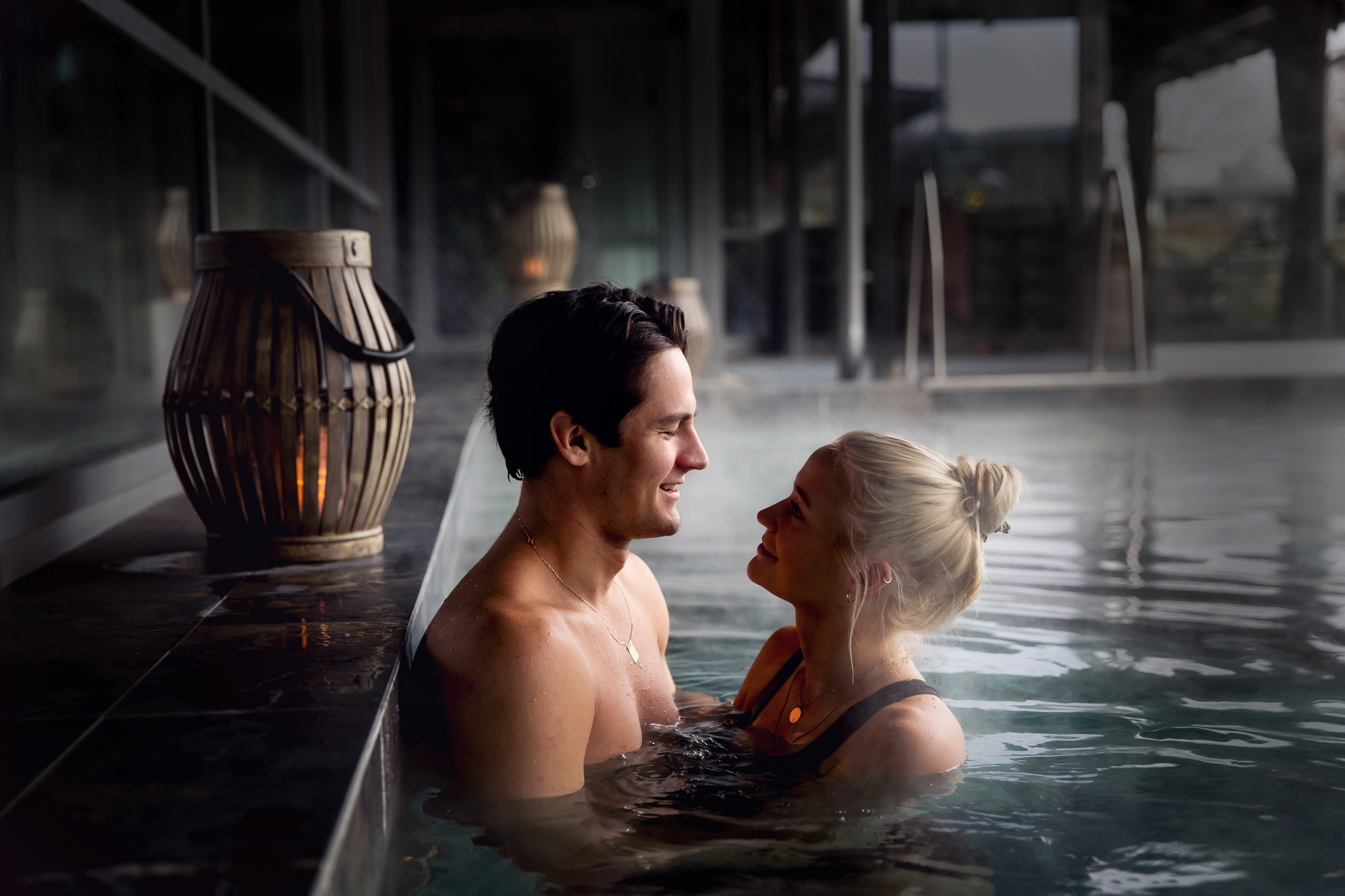 Par som njuter av SPA hos Arken Hotell