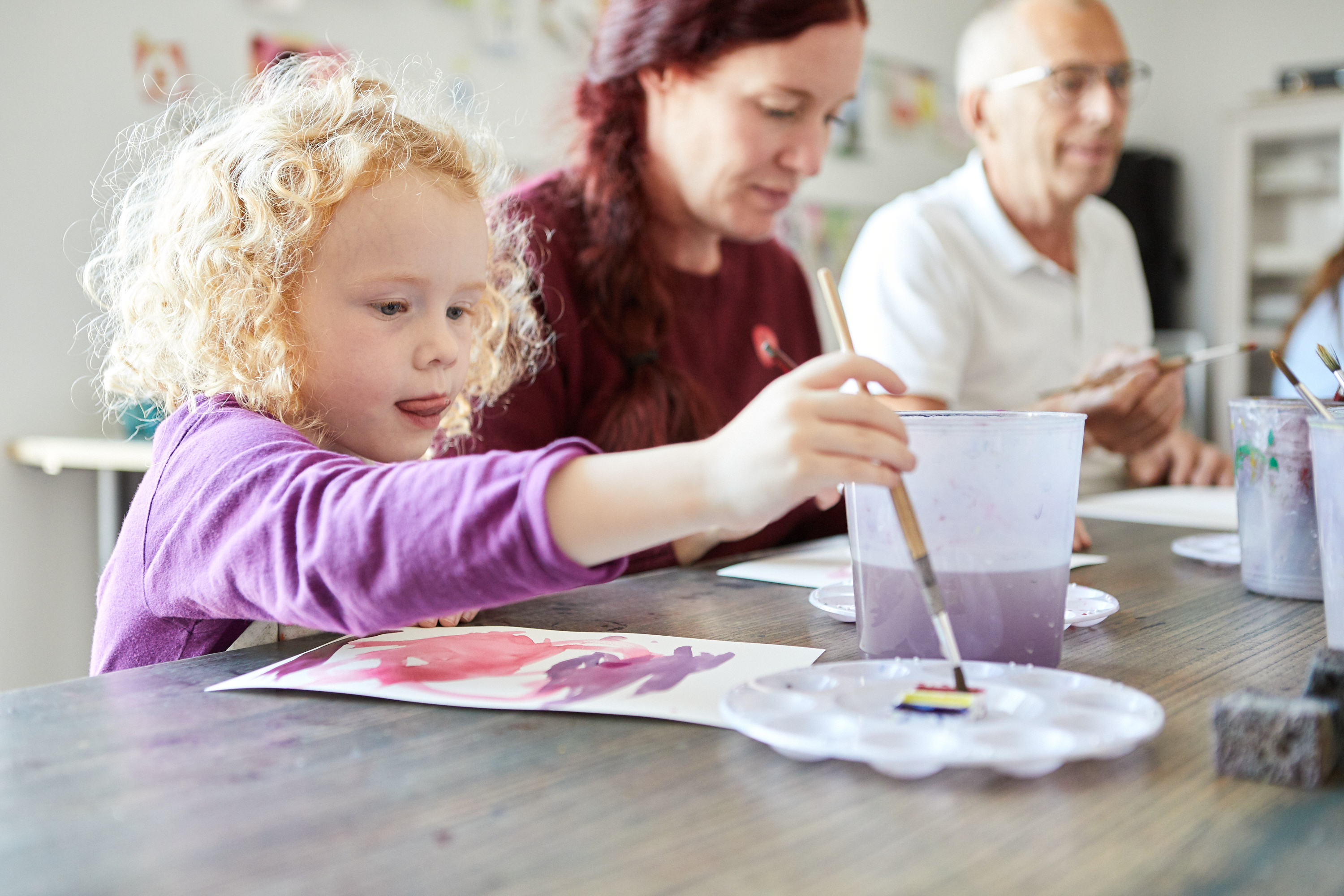 Family visiting Nordic Watercolour Museum in Skärhamn