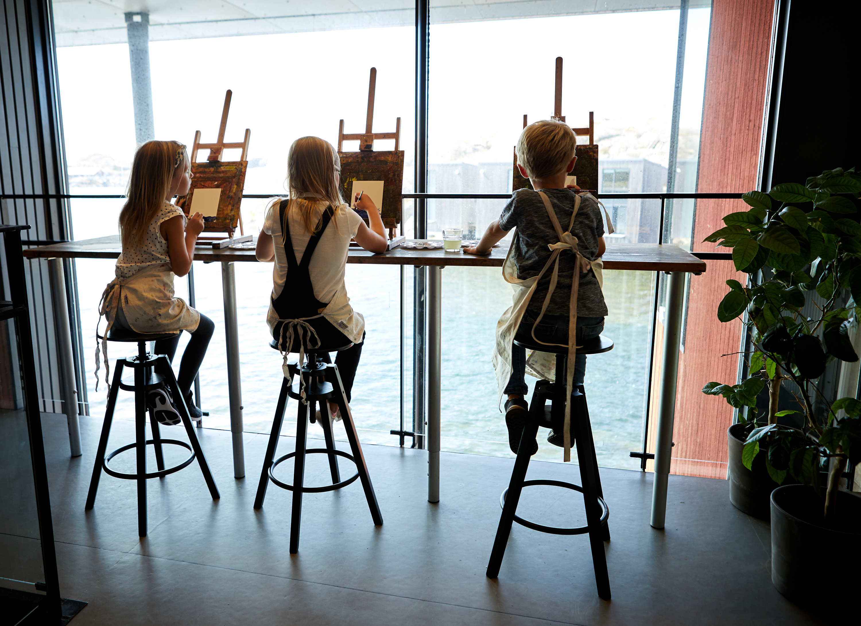 Family visiting Nordic Watercolour Museum in Skärhamn