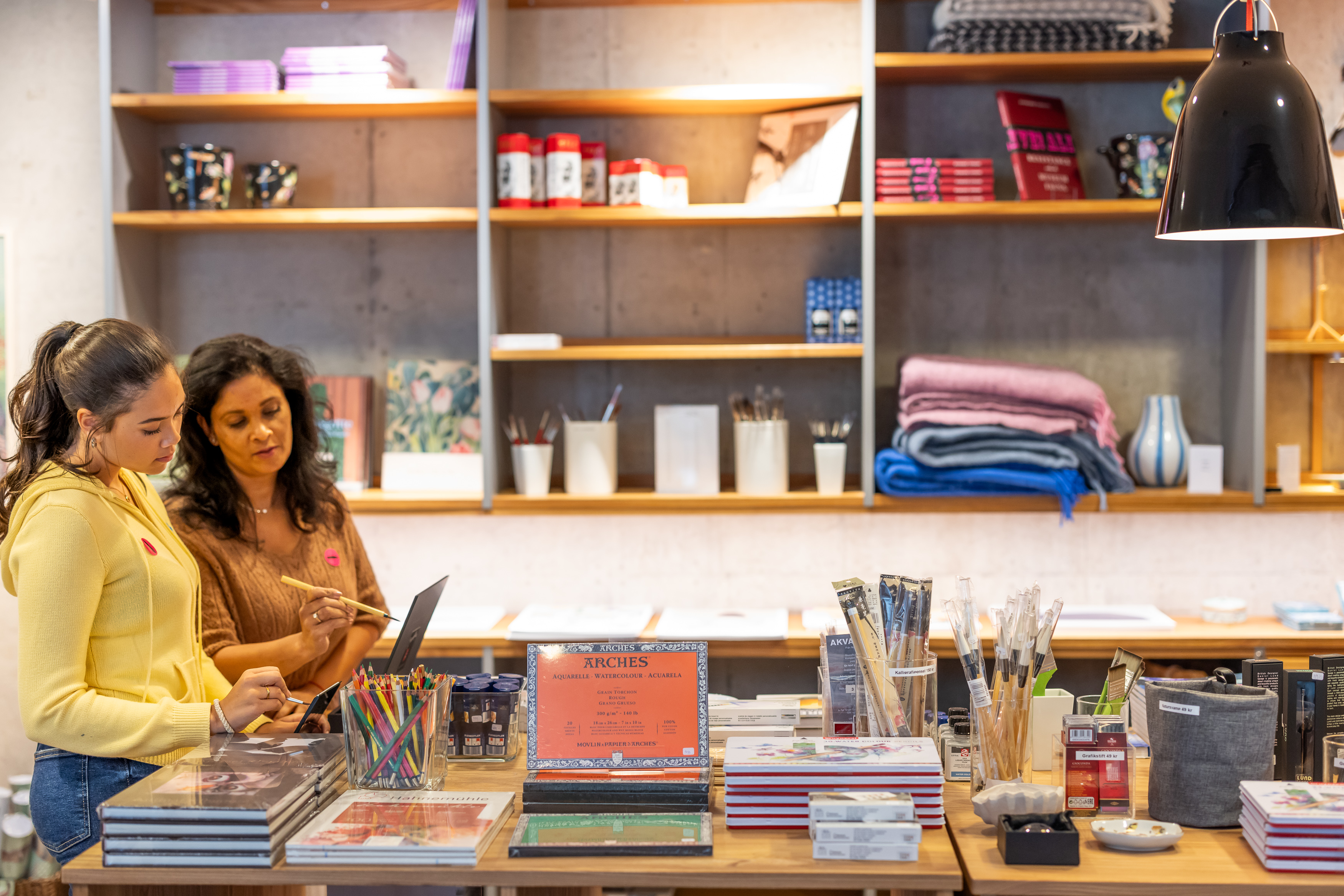 Besökare på ett muesum