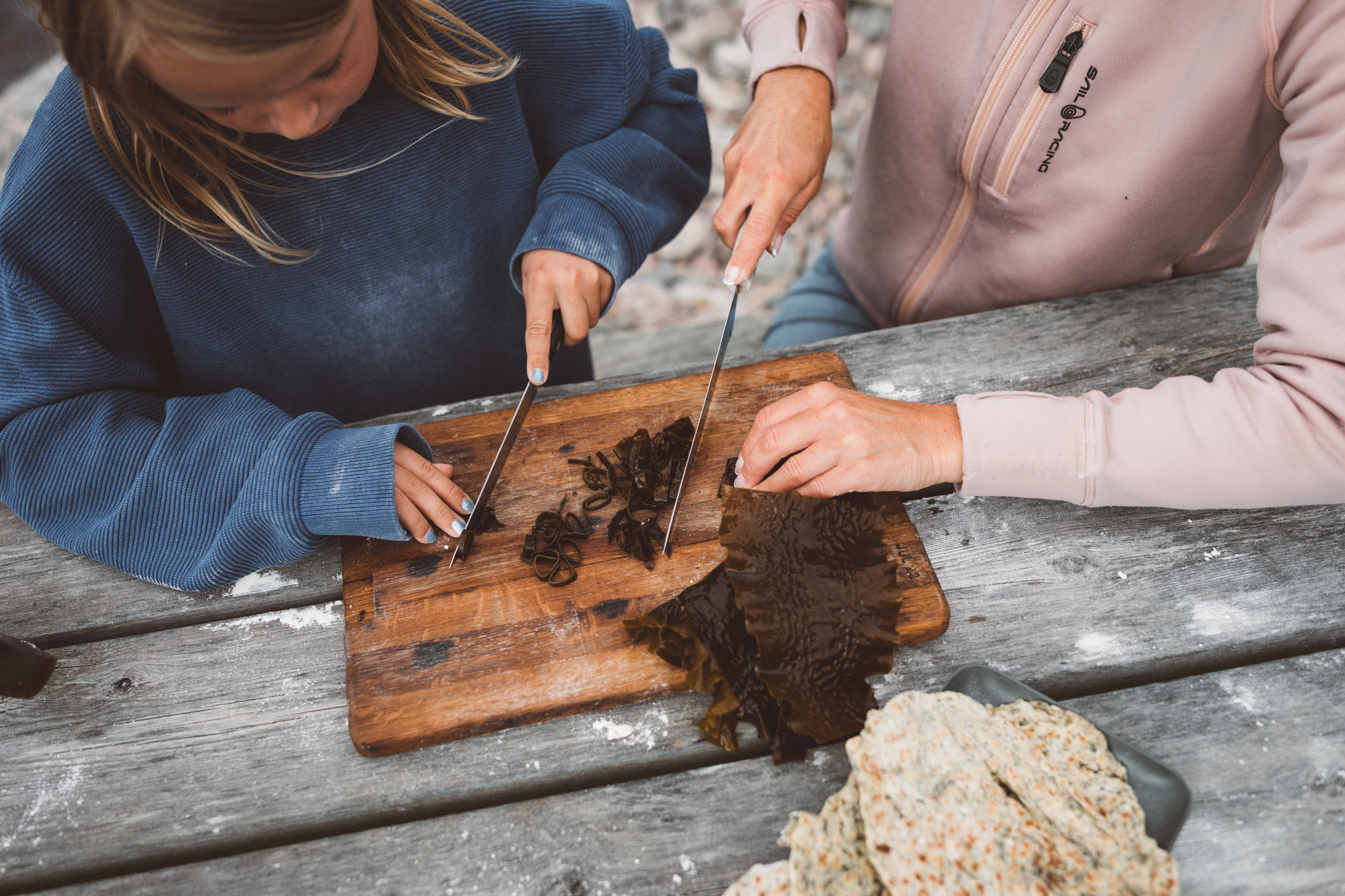 Grupp av människor lär sig om tång.