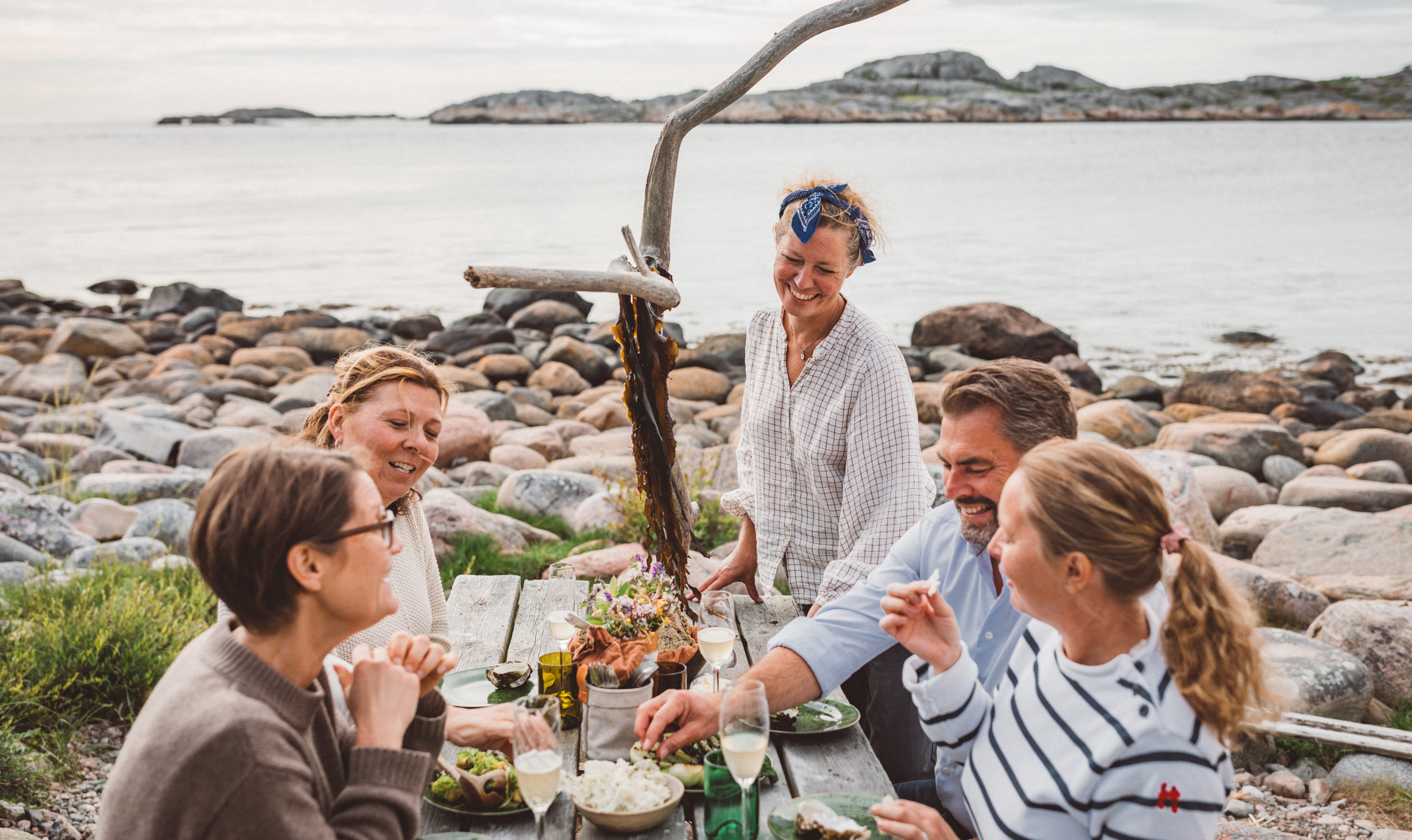 Grupp av människor lär sig om tång.