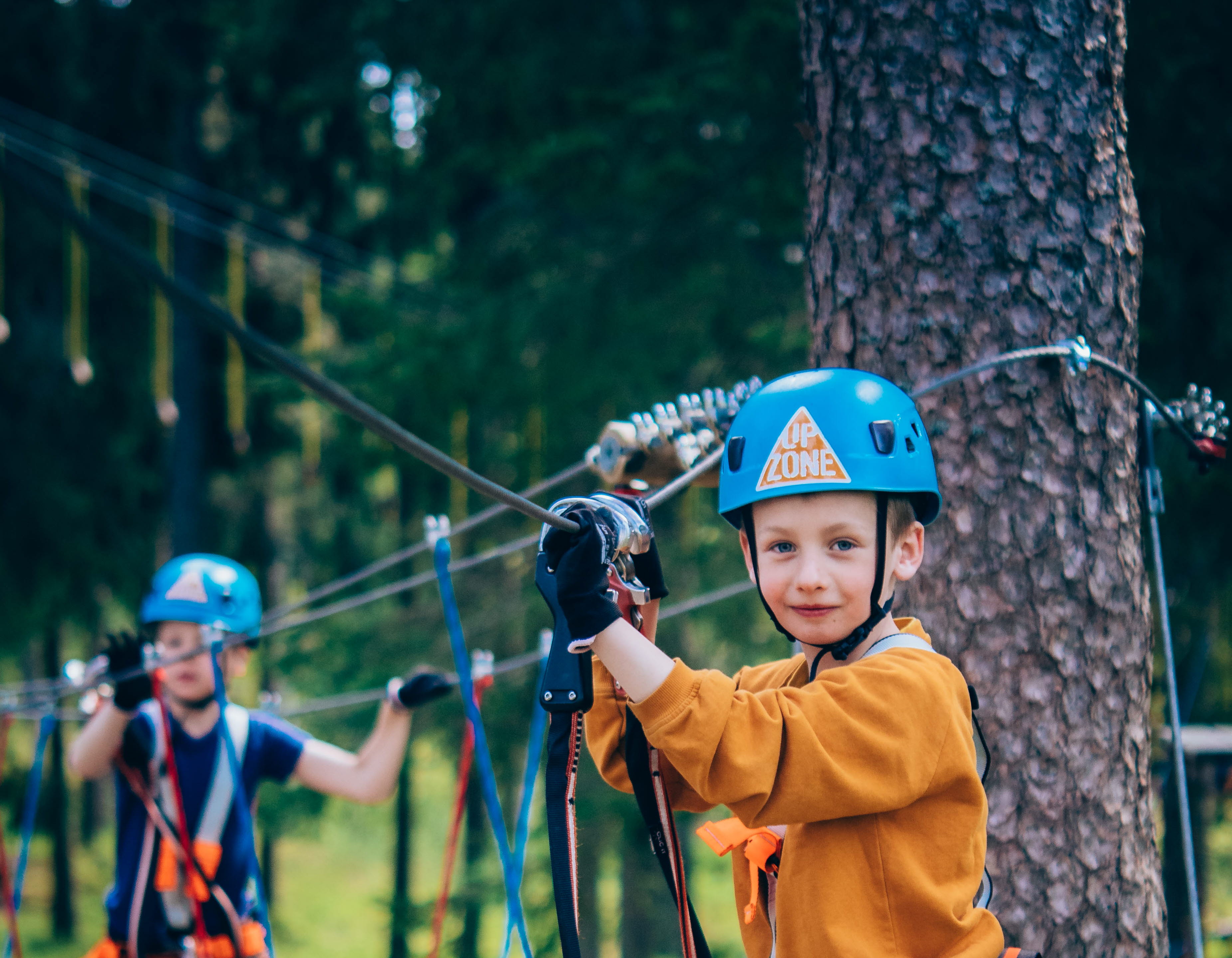 Aktiva barn klättrar hos Upzone
